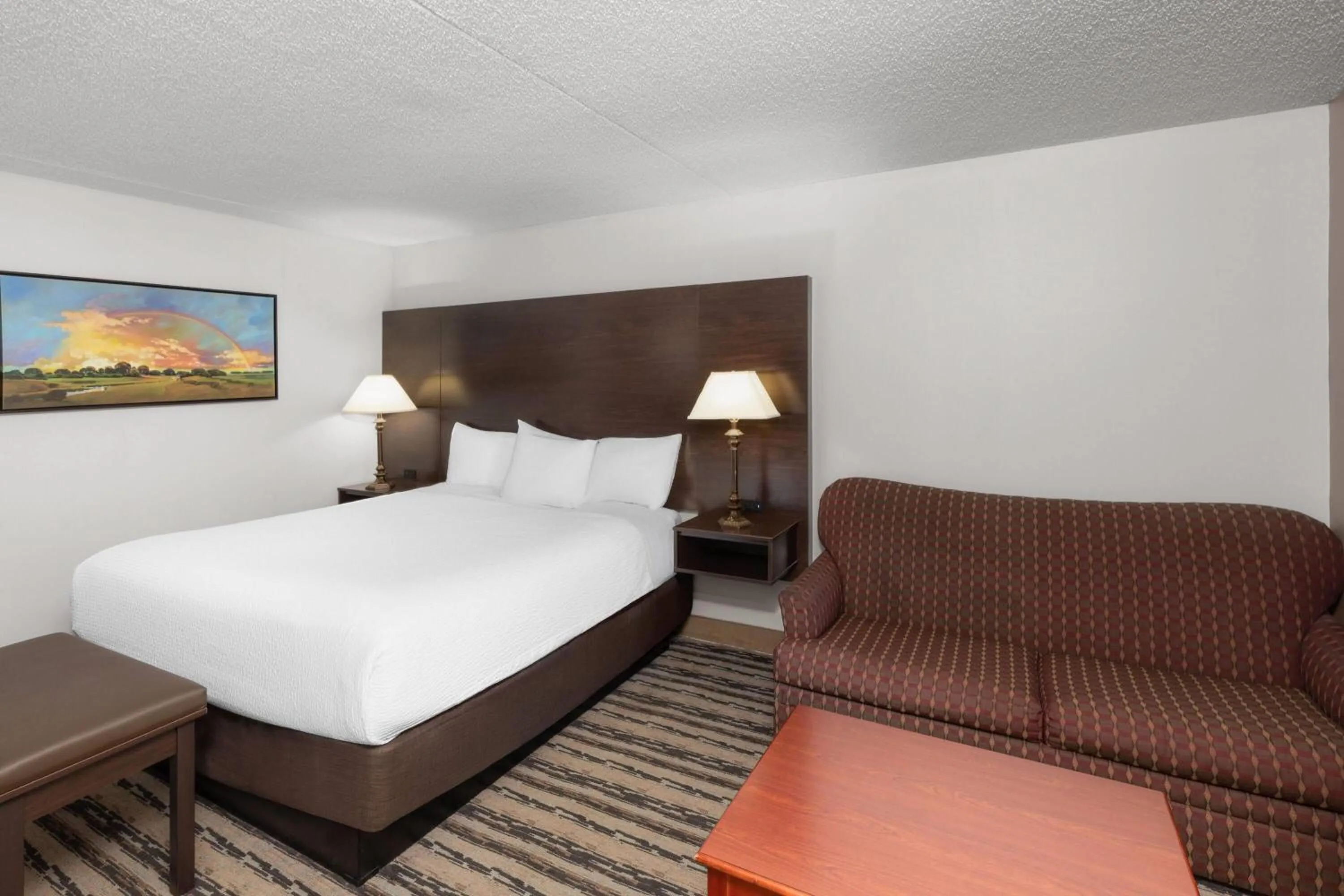 Photo of the whole room, Bed in Endeavor Inn & Suites, Trademark Collection by Wyndham