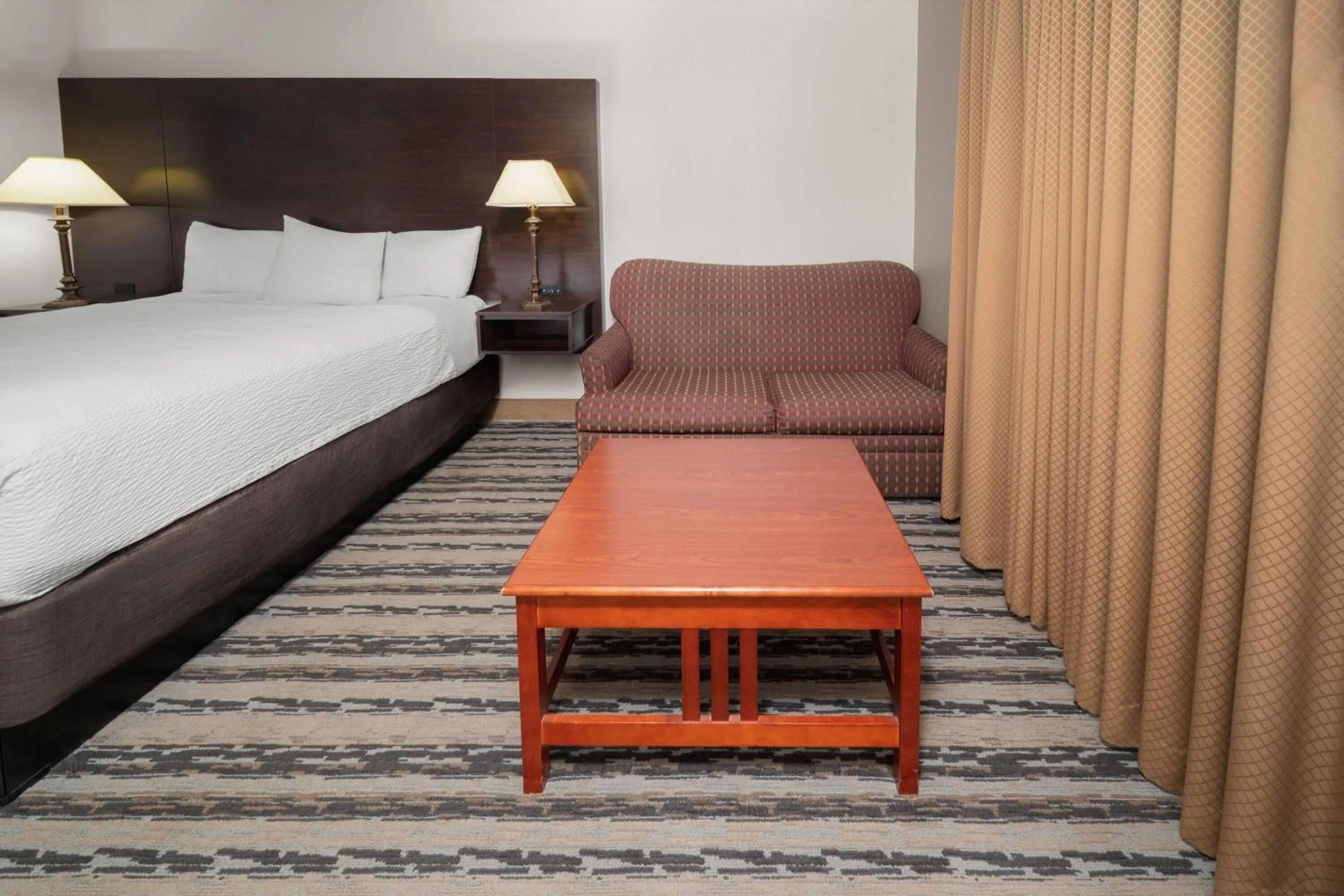 Photo of the whole room, Bed in Endeavor Inn & Suites, Trademark Collection by Wyndham