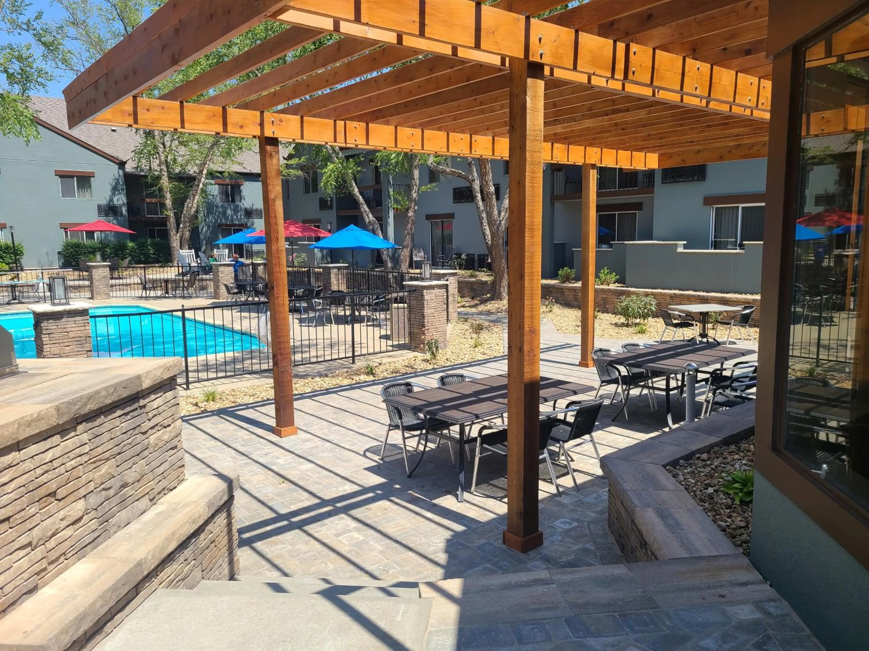 Dining area in Endeavor Inn & Suites, Trademark Collection by Wyndham