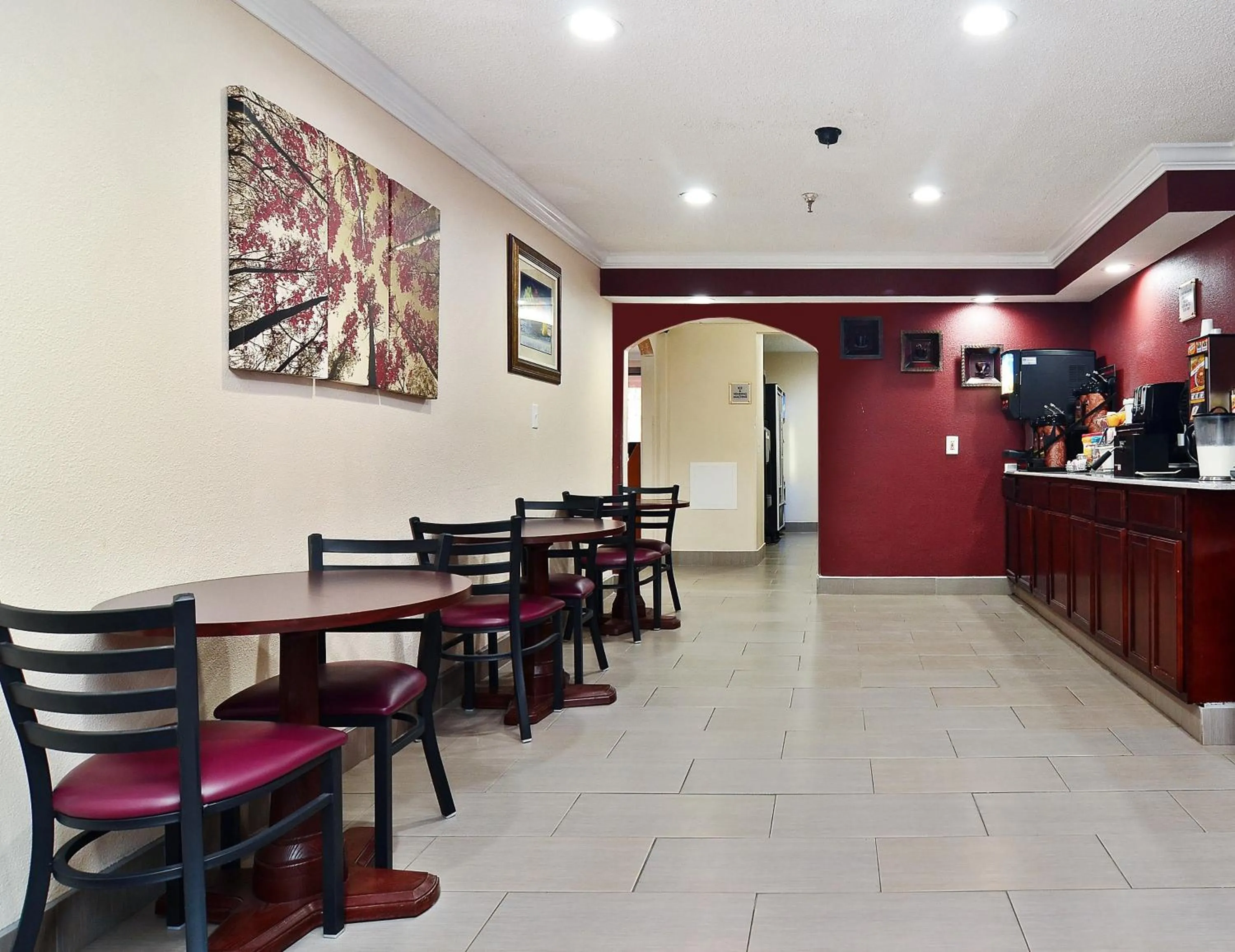 Breakfast in Red Roof Inn Binghamton North