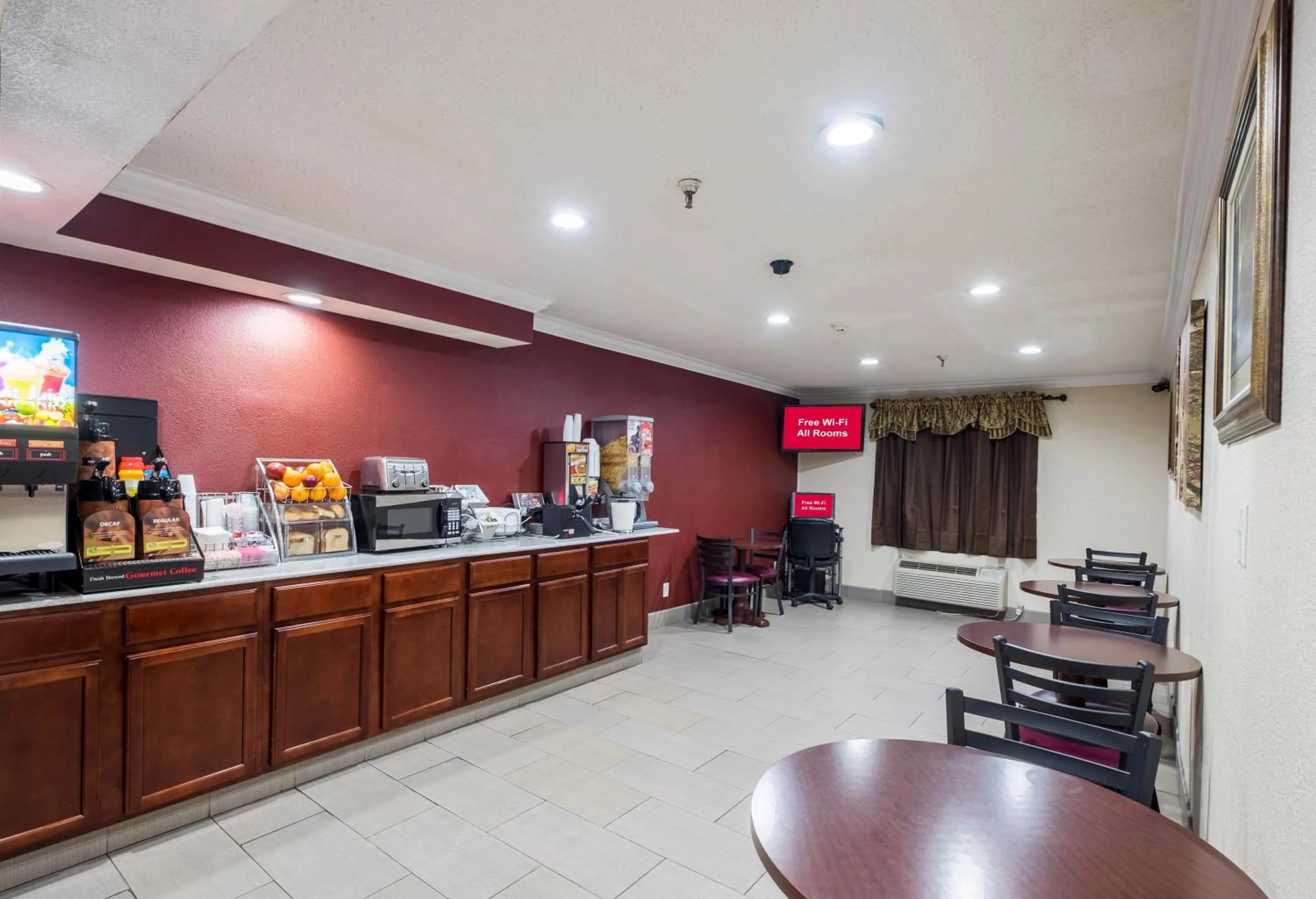 Breakfast in Red Roof Inn Binghamton North