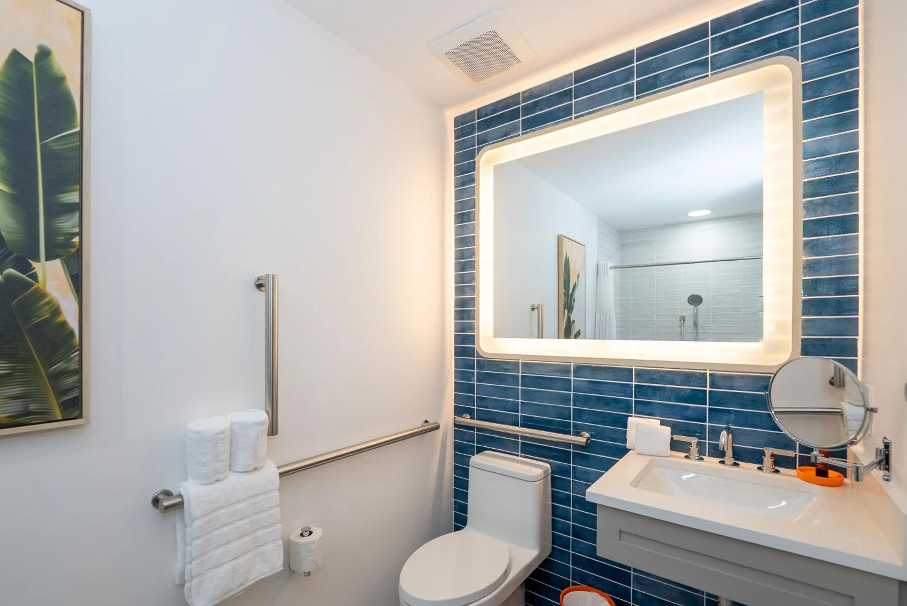 Bathroom in Sunshine Suites Resort