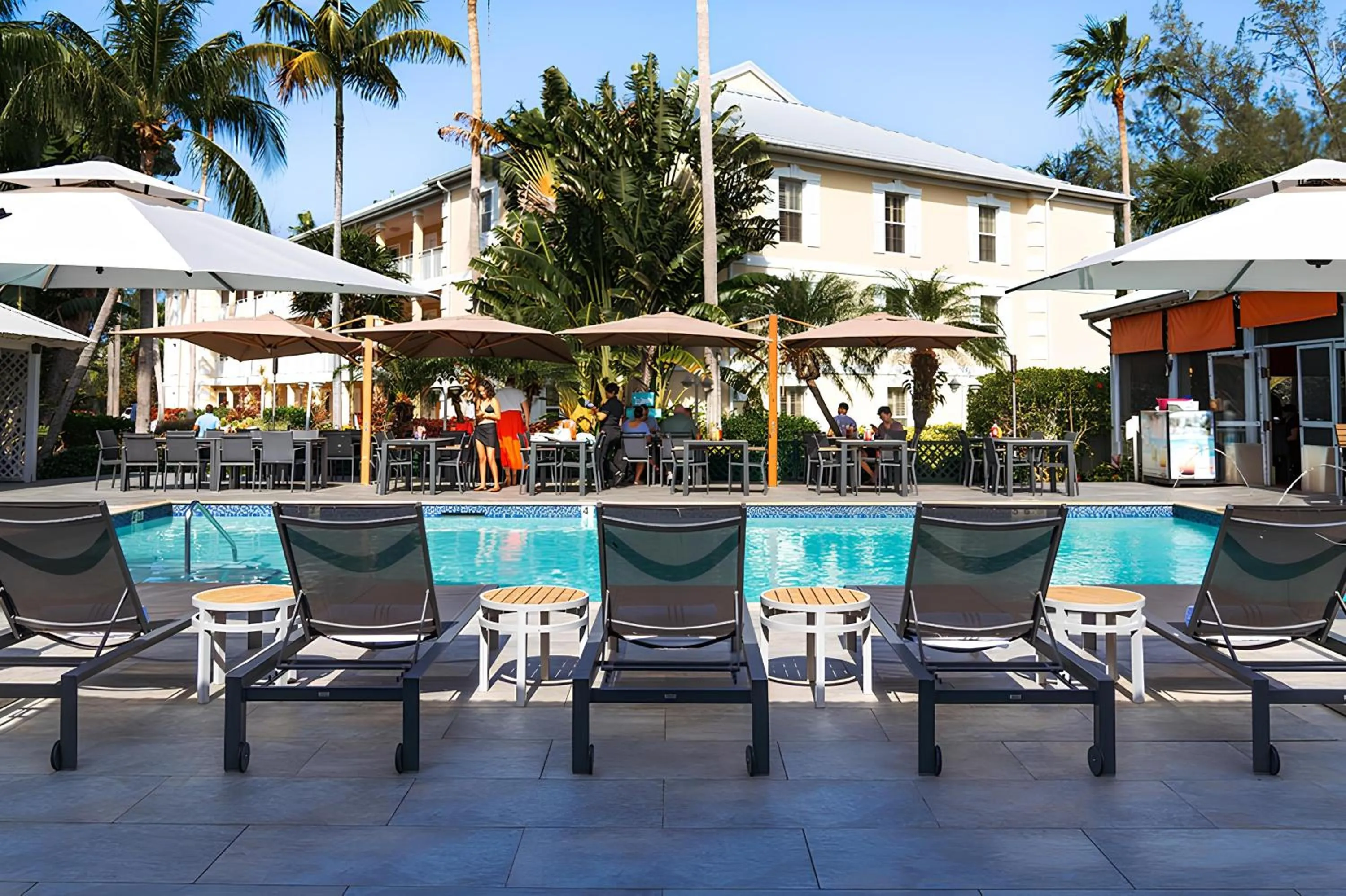 Swimming pool in Sunshine Suites Resort