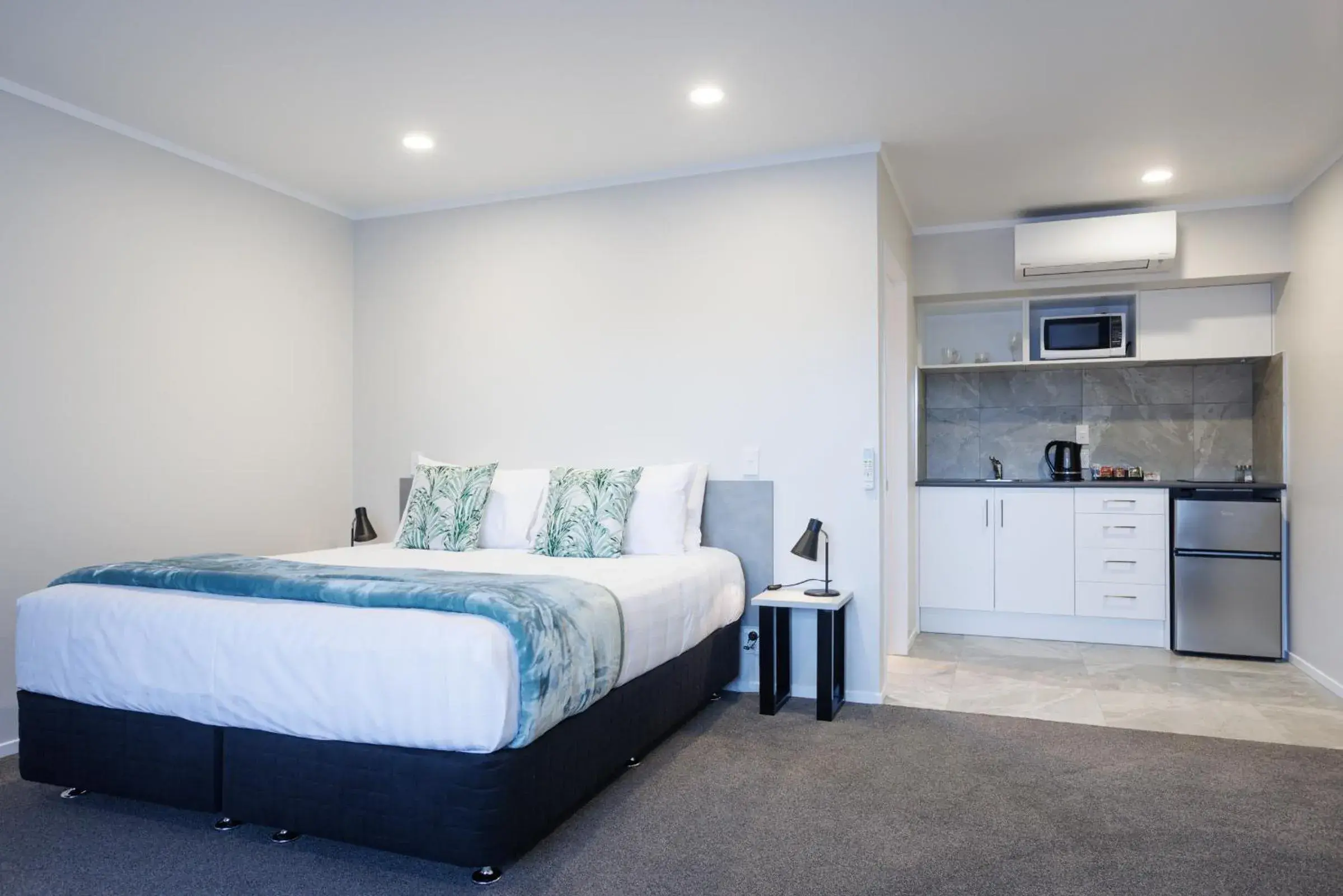 Large Twin Room in BK's Pohutukawa Lodge Large Twin Room in BK's Pohutukawa Lodge