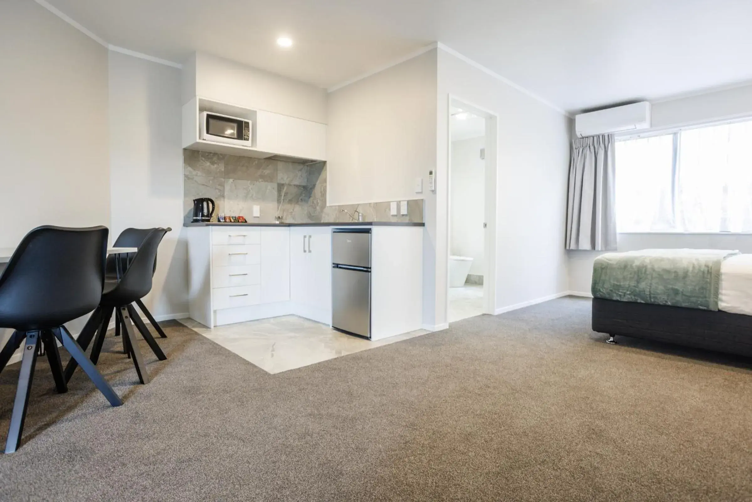 Large Studio in BK's Pohutukawa Lodge Large Studio in BK's Pohutukawa Lodge