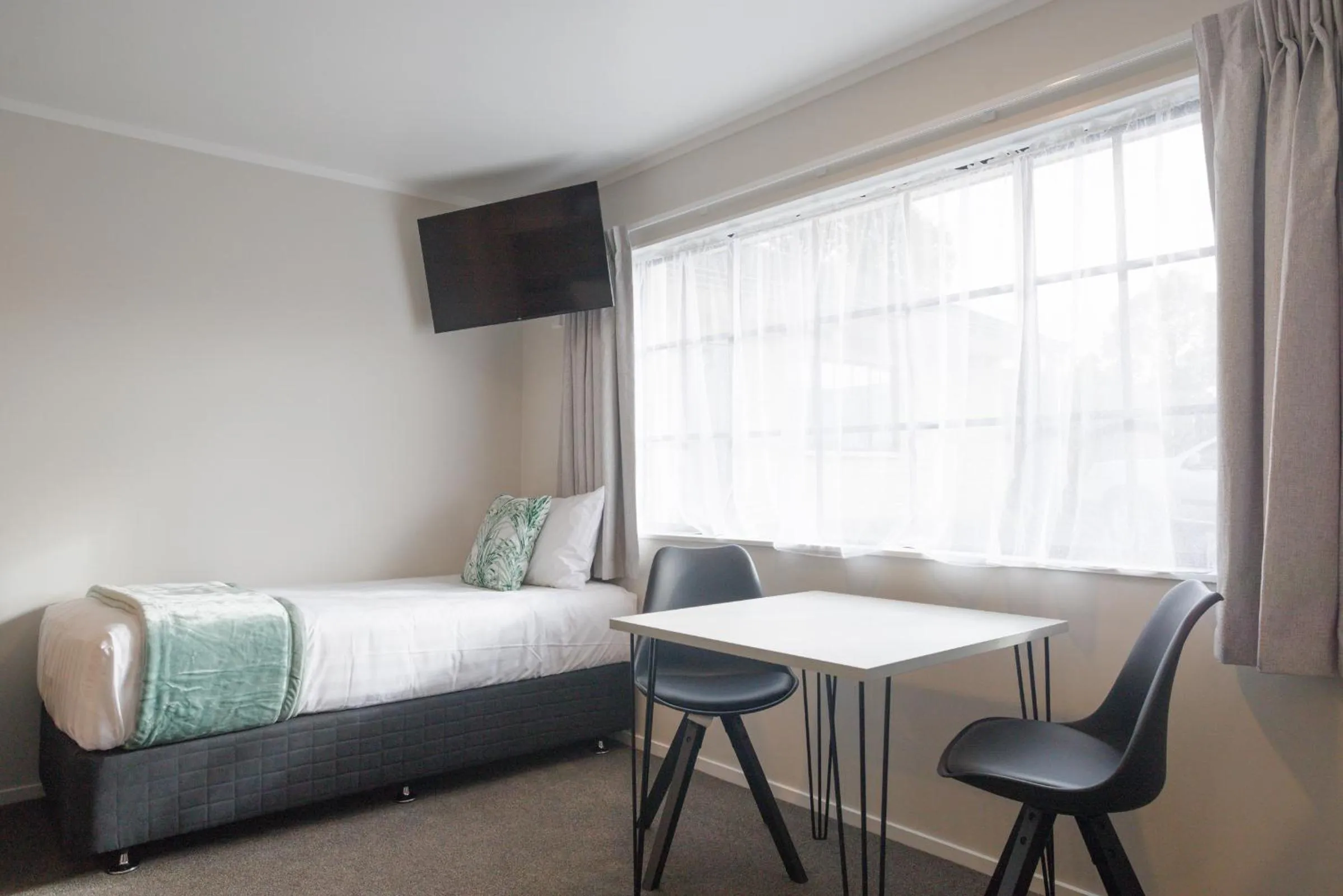 Bed in BK's Pohutukawa Lodge