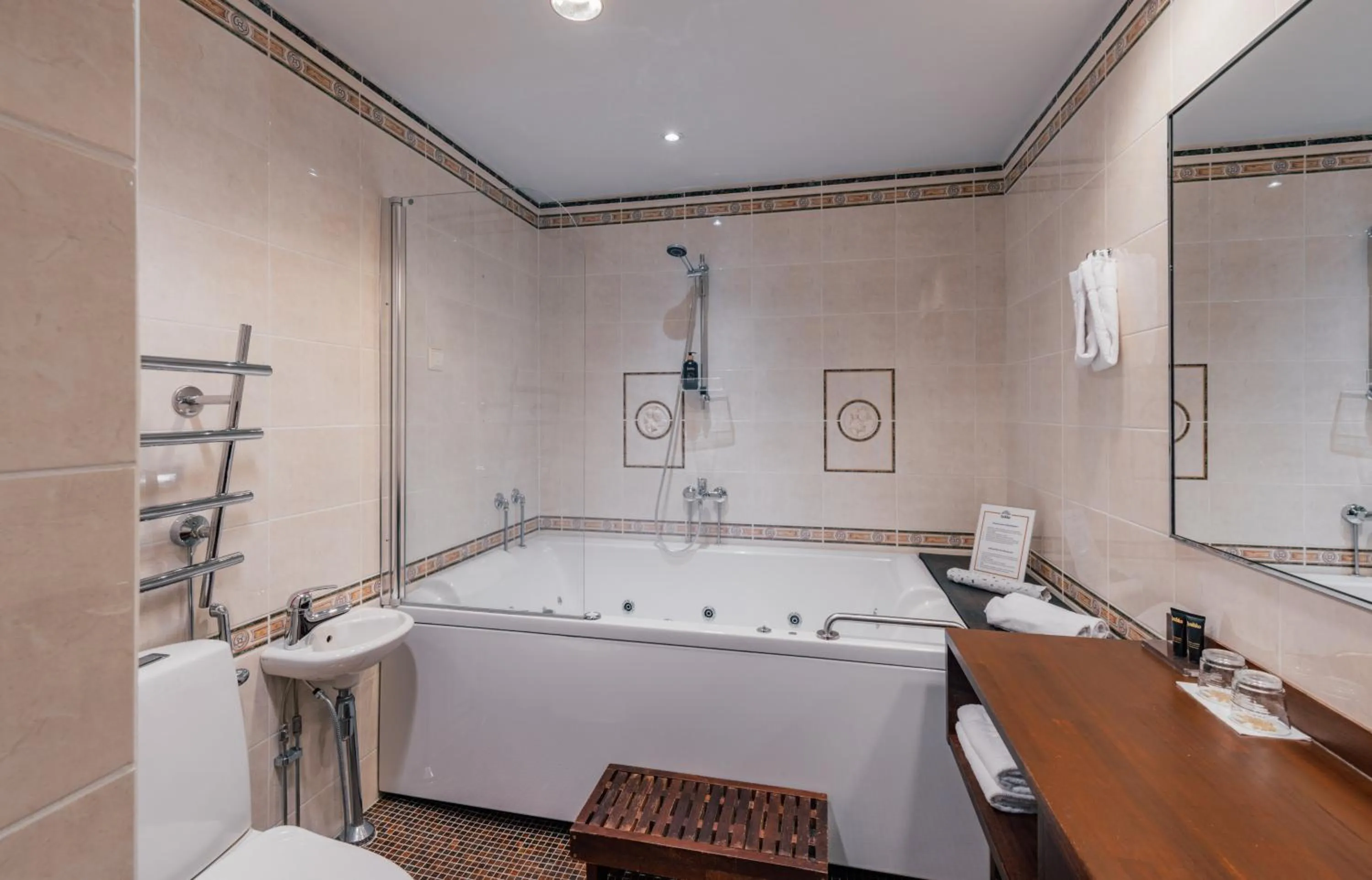 Hot Tub in Hotel Haikko Manor & Spa