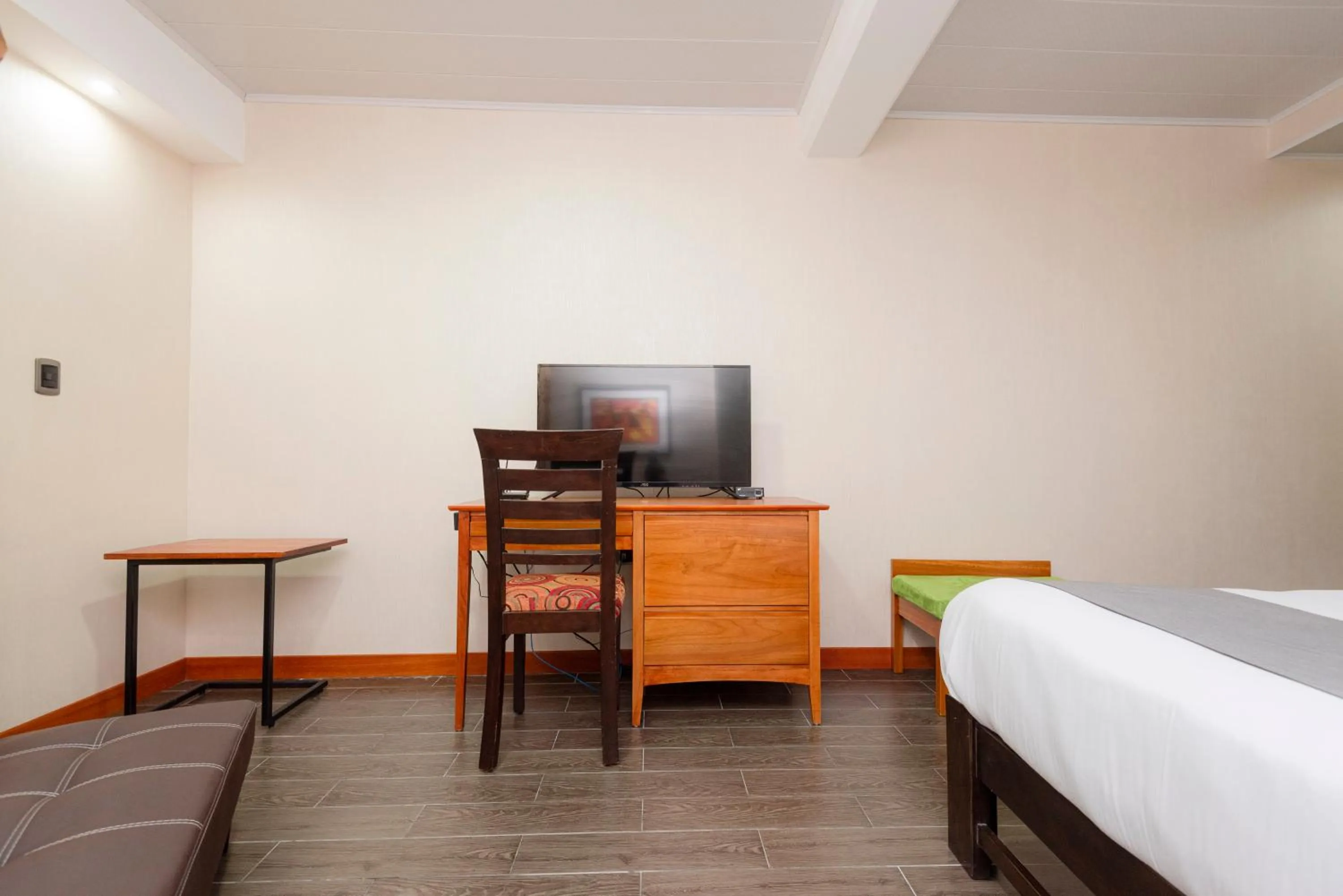 TV and multimedia, Bed in La Luna Inn