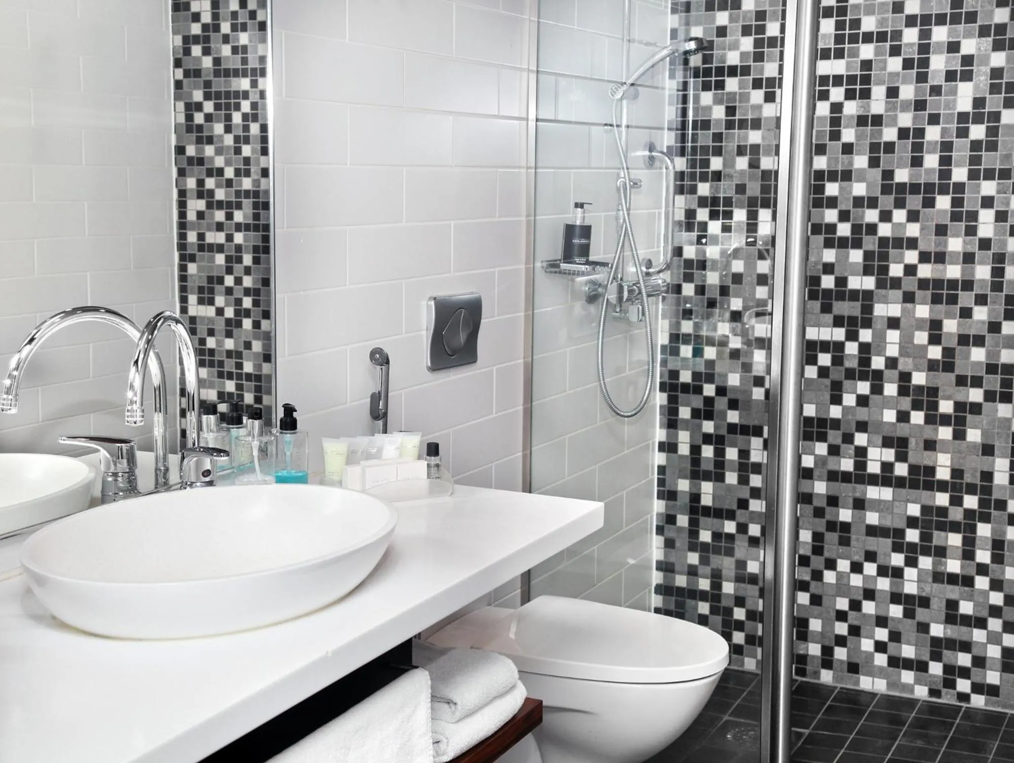 Shower in Hotel Katajanokka, Helsinki, a Tribute Portfolio Hotel