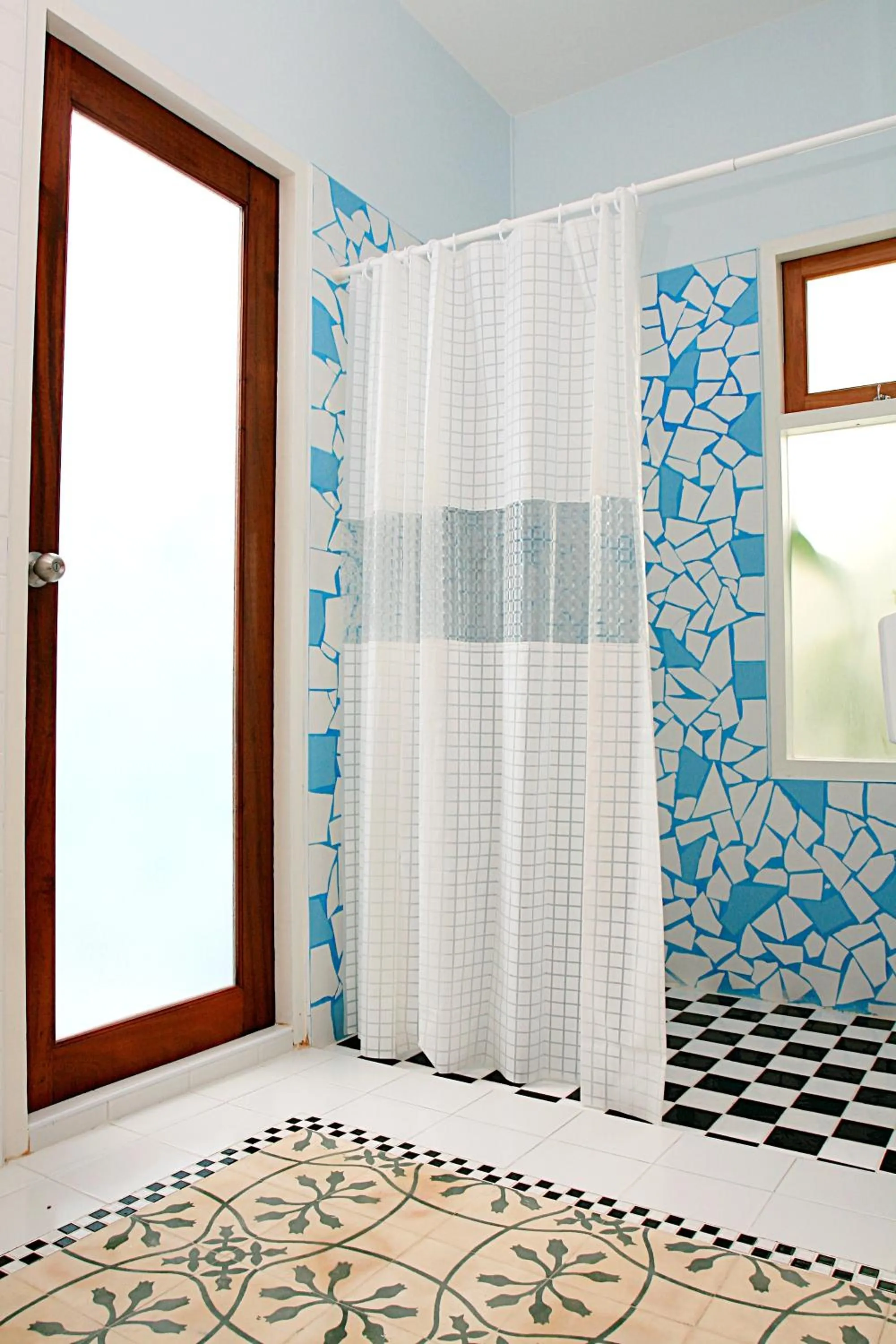 Bathroom in Baanmontra Beach Resort - Bankrut