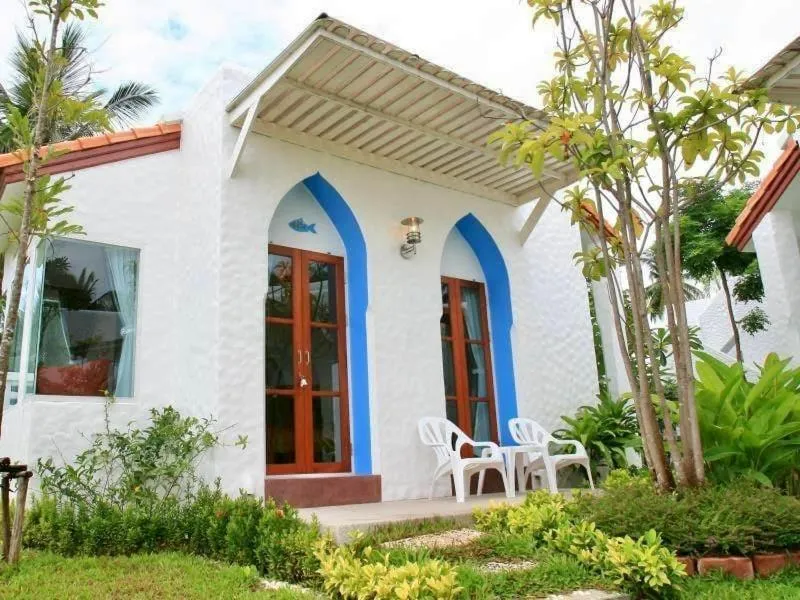 Baanmontra Beach Resort - Bankrut