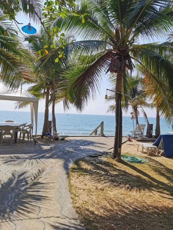 Baanmontra Beach Resort - Bankrut