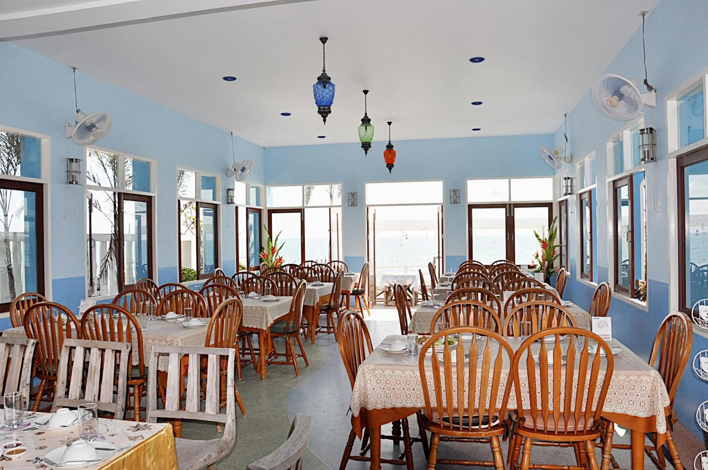 Restaurant/places to eat in Baanmontra Beach Resort - Bankrut