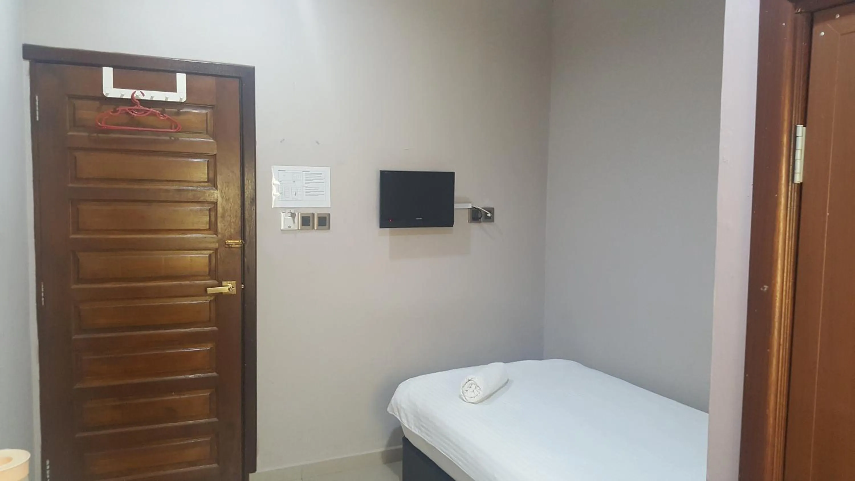 Bed in HOTEL SHAFURA 1