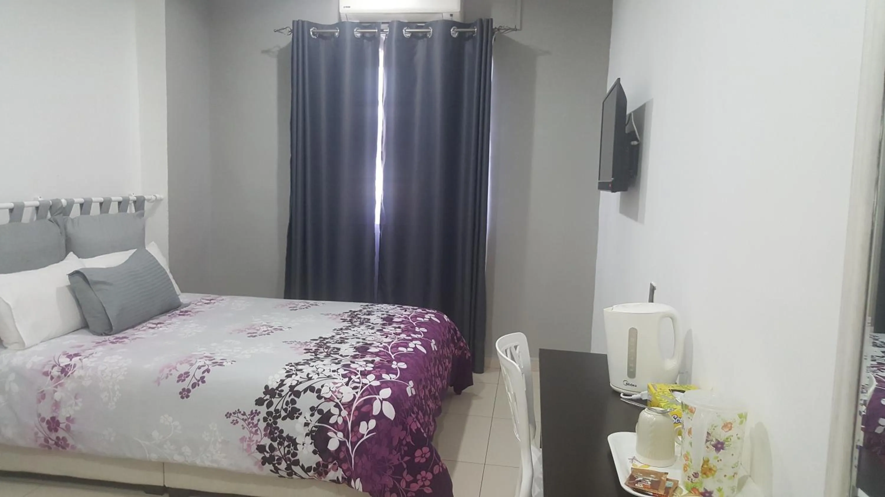 Bed in HOTEL SHAFURA 1