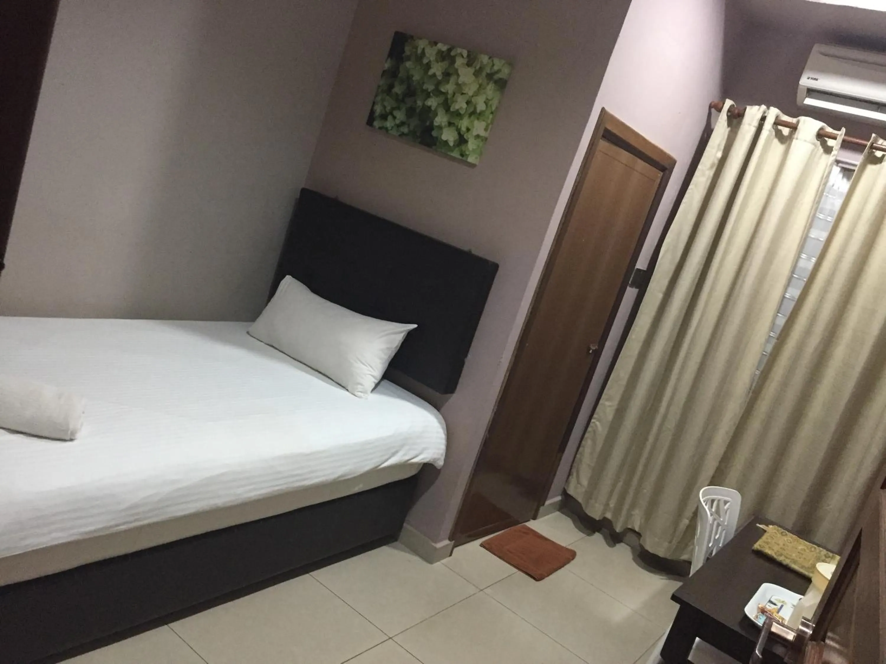 Bed in HOTEL SHAFURA 1