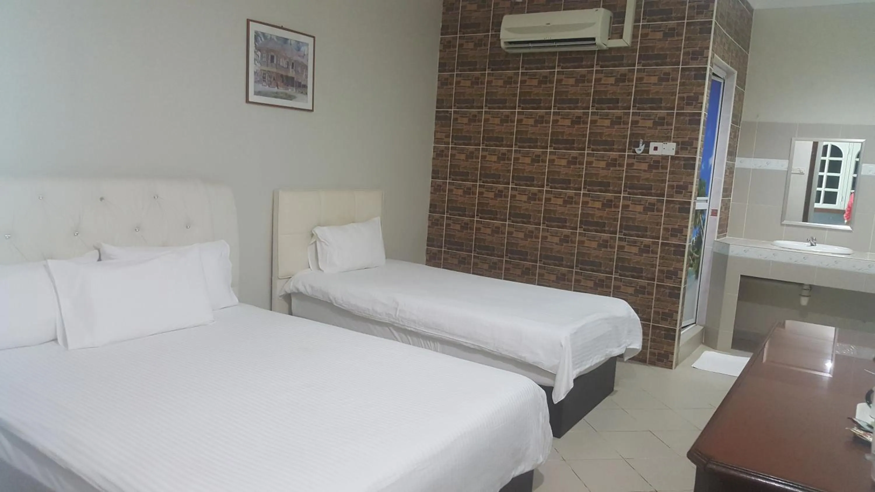 Bed in HOTEL SHAFURA 1