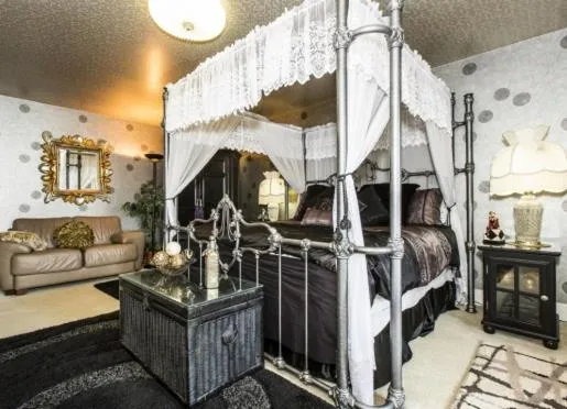 Bed in Matthews Manor Bed & Breakfast