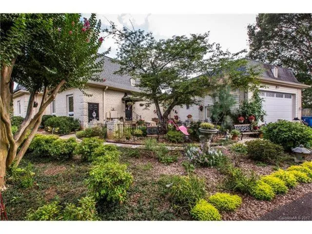 Matthews Manor Bed & Breakfast