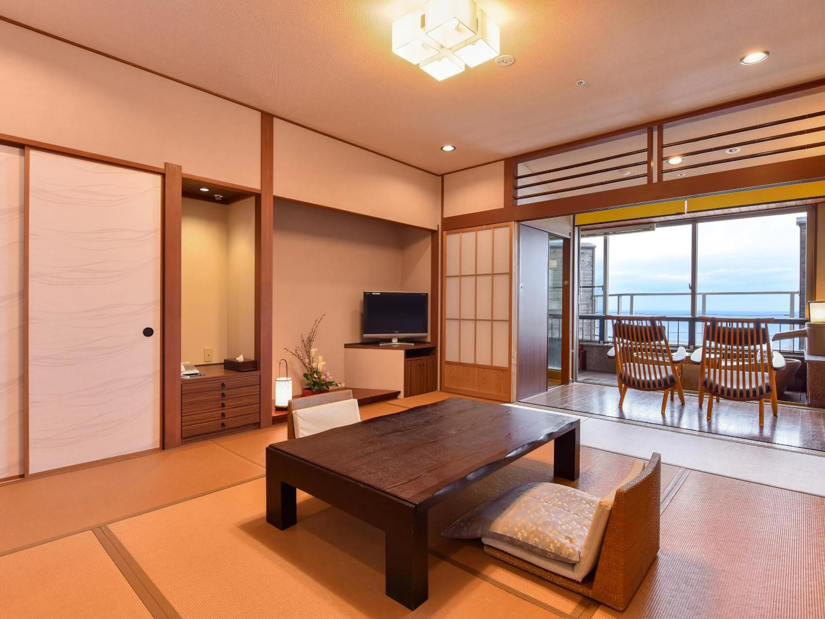 Photo of the whole room in Hotel Sanrakuso