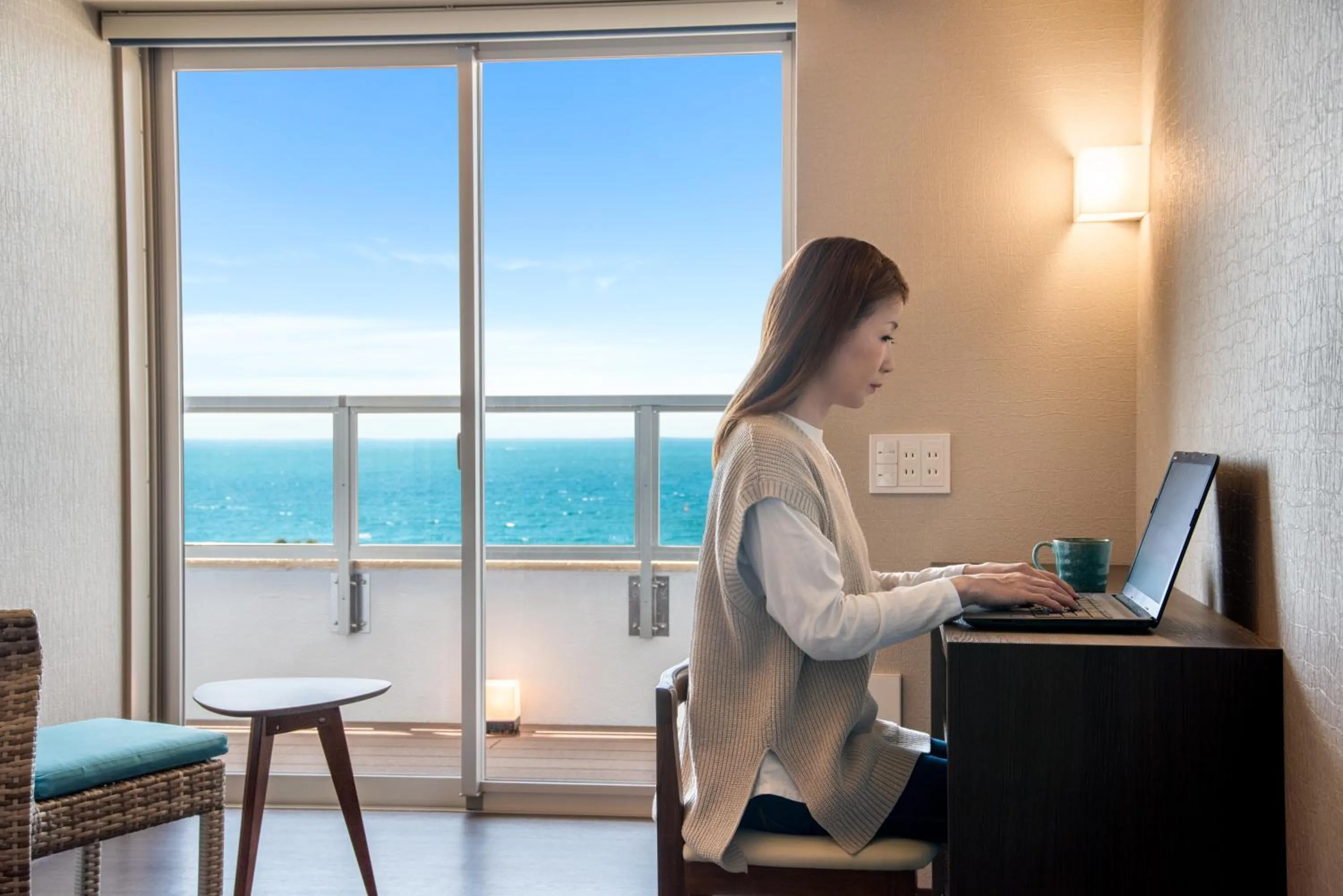 People in Hotel Sanrakuso