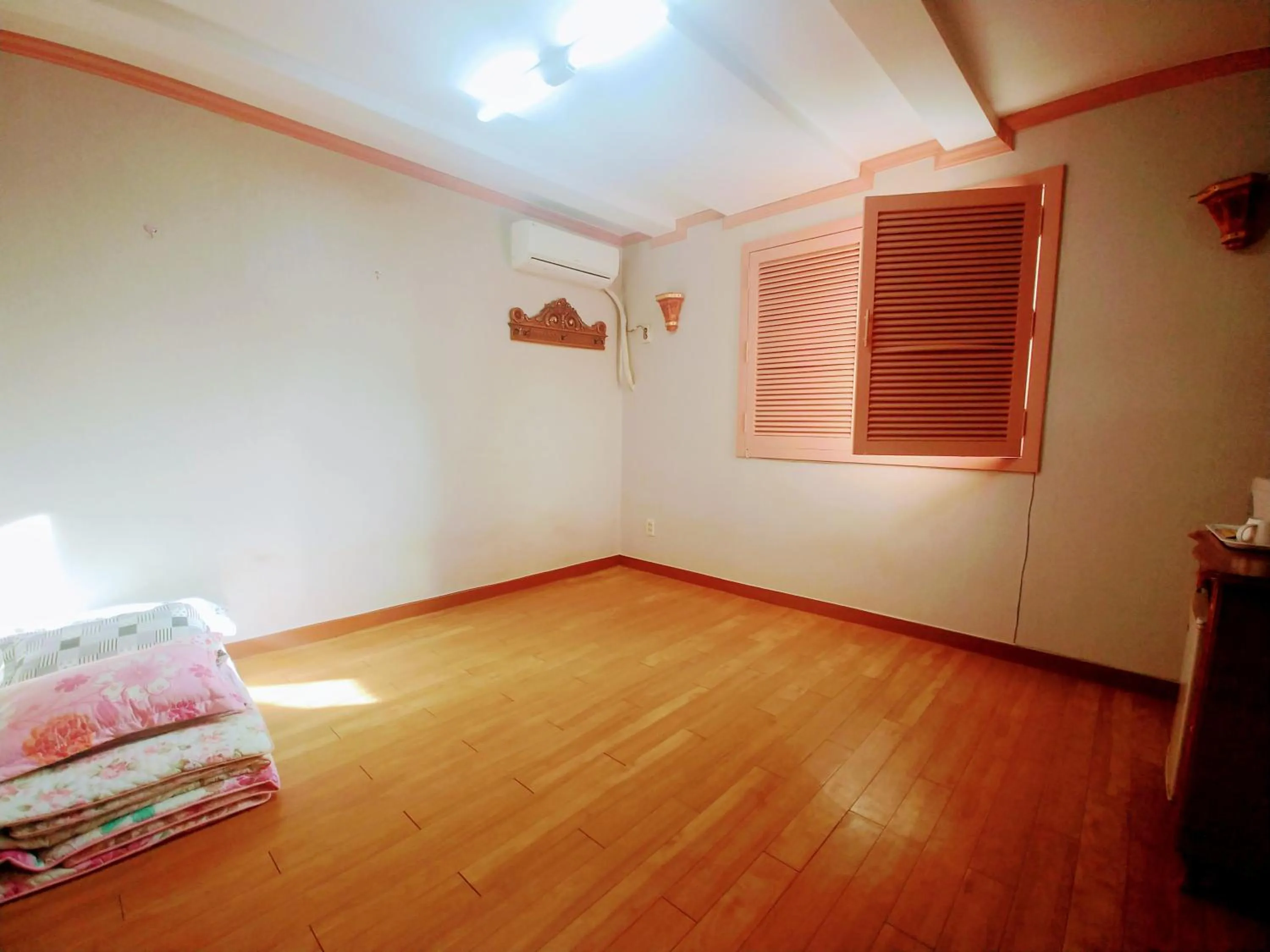 Photo of the whole room in Raemian