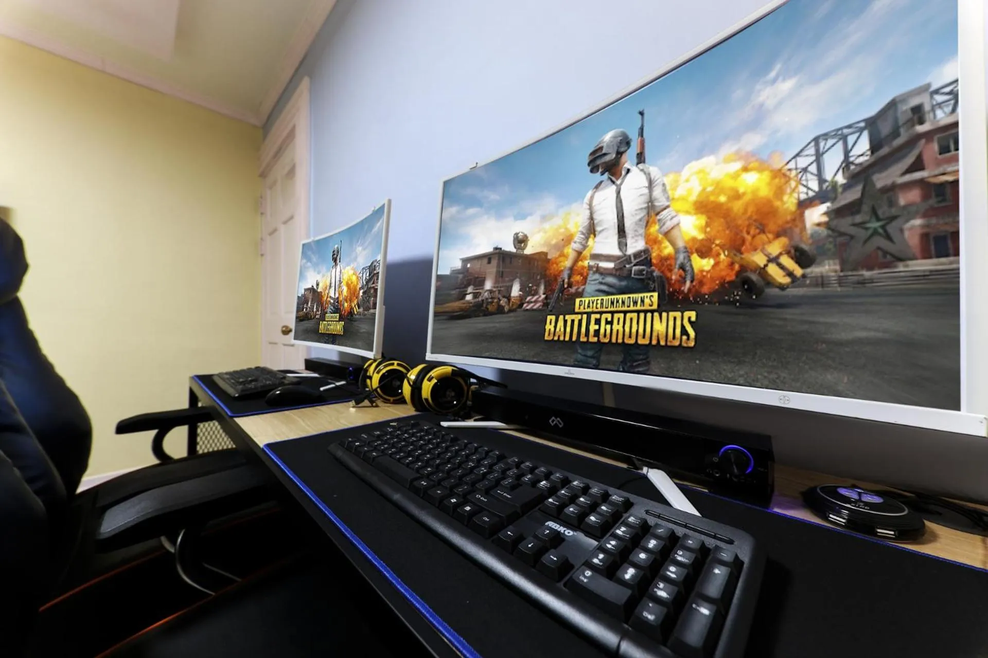 Business facilities in Raemian