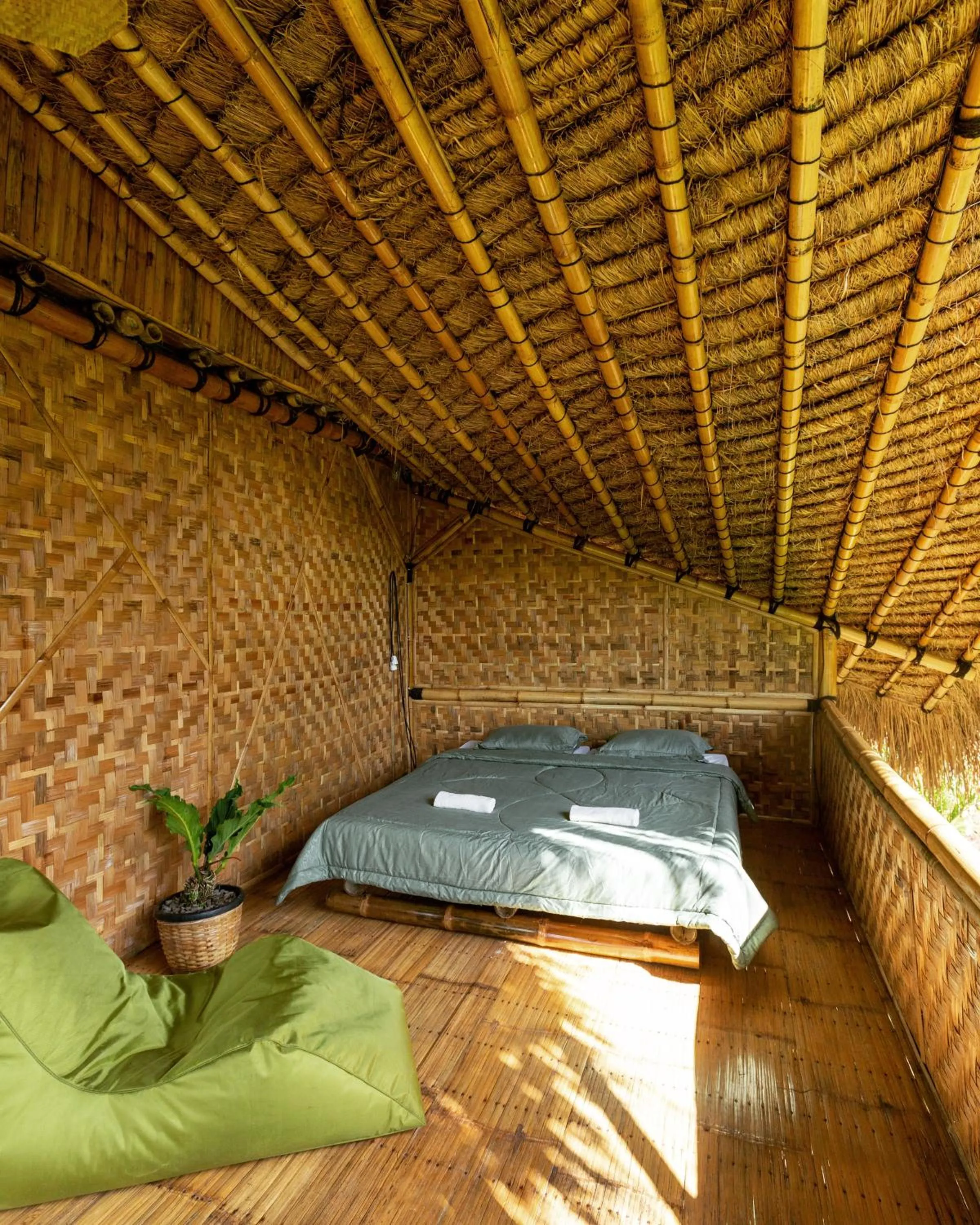 Bed in Bamboo & B
