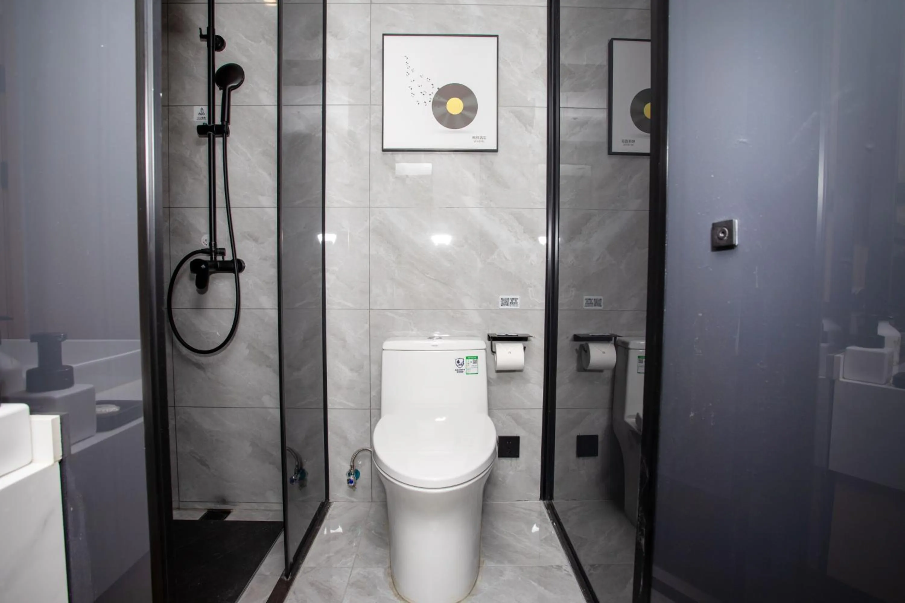 Shower in VX Hotel Shanghai Yixian Road Dabaishu