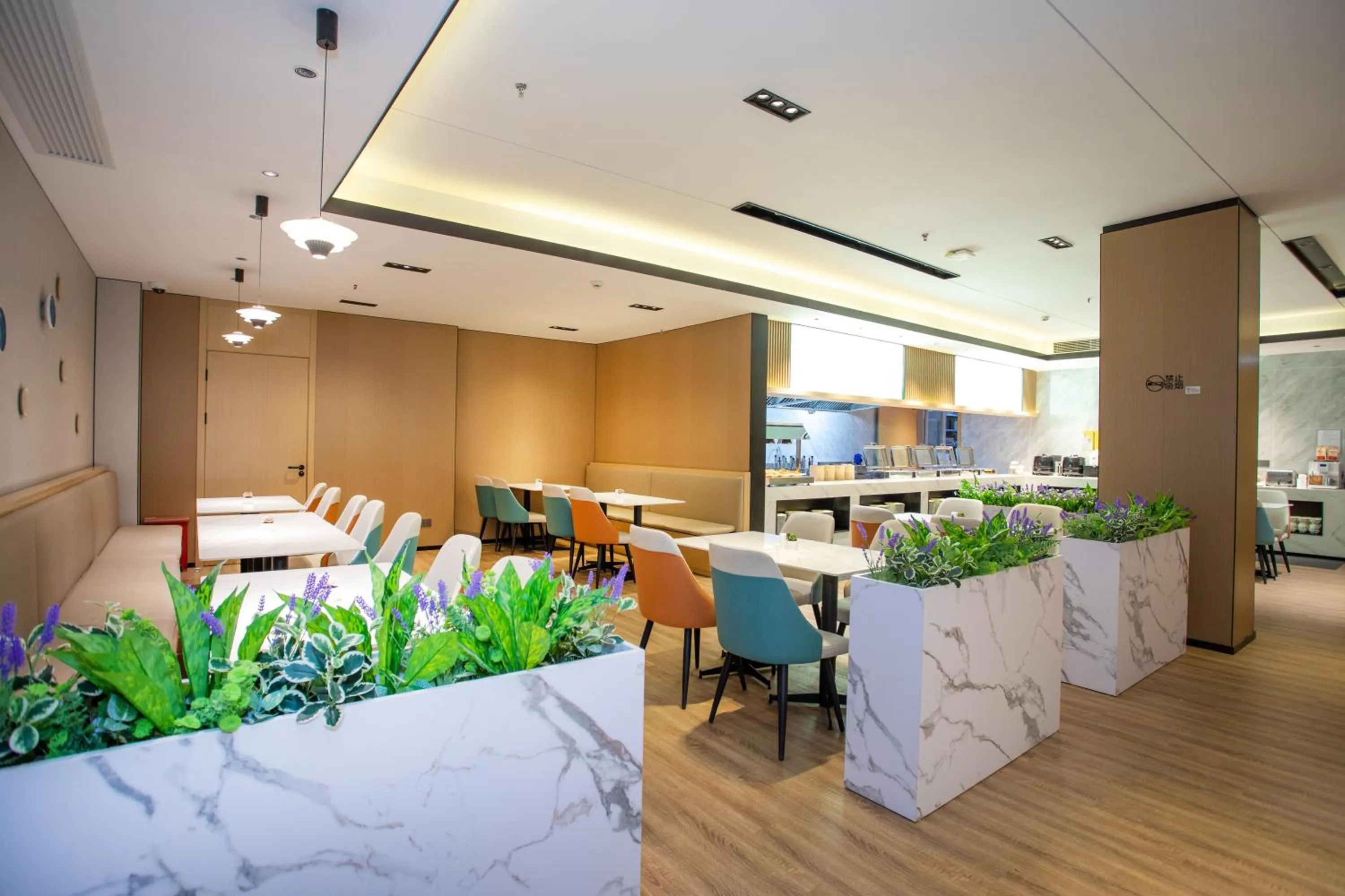 Restaurant/places to eat in VX Hotel Shanghai Yixian Road Dabaishu