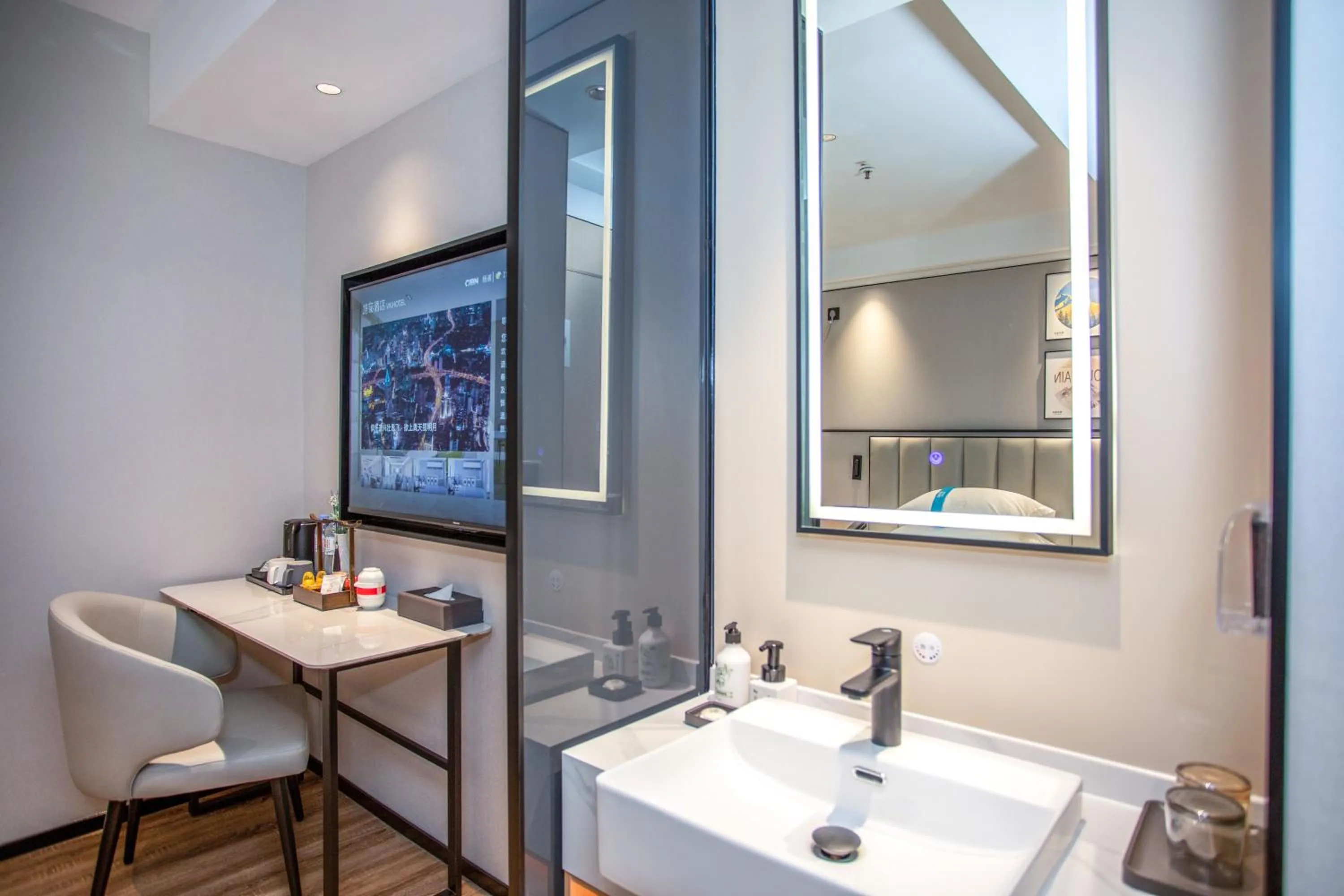 Bathroom in VX Hotel Shanghai Yixian Road Dabaishu