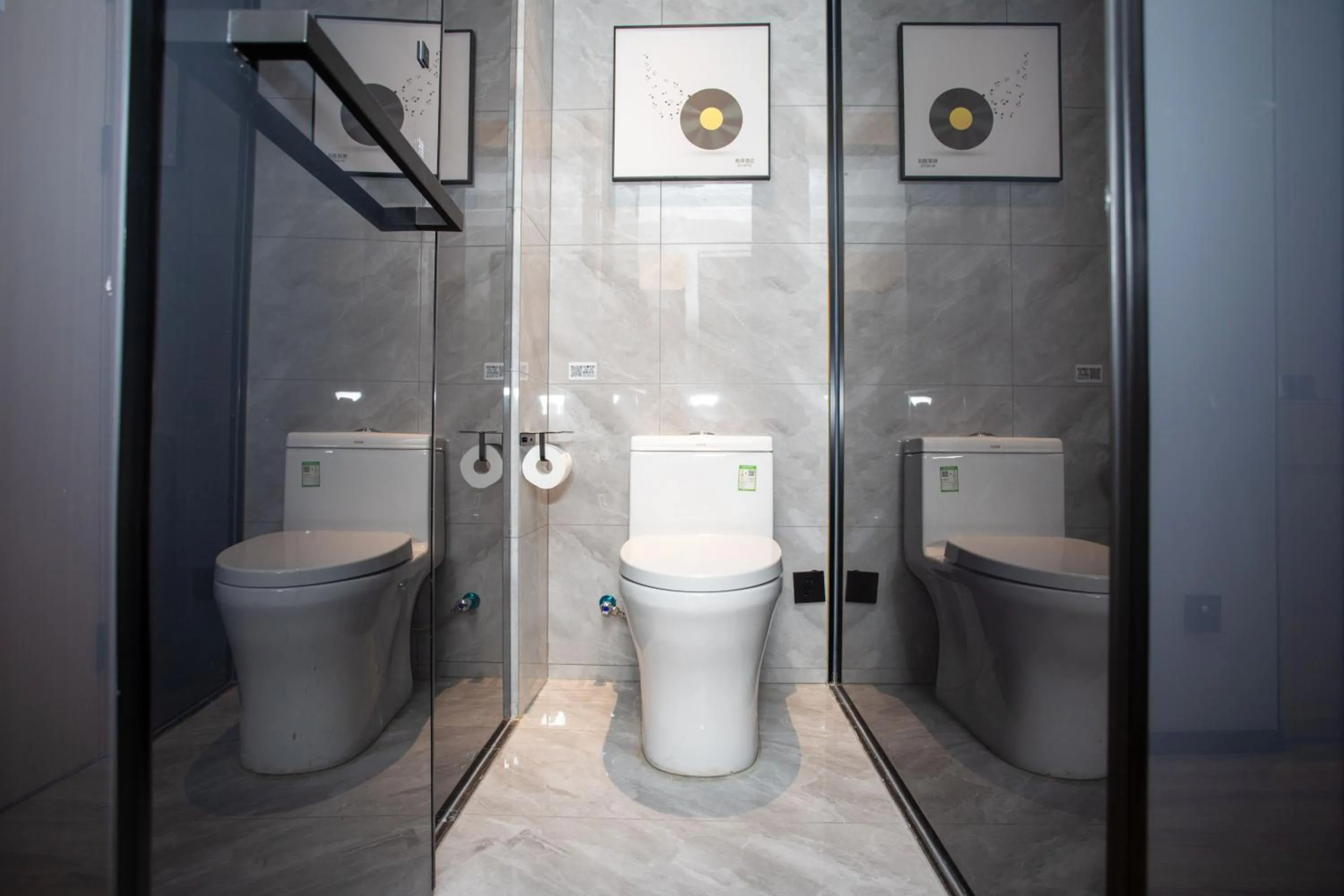 Shower in VX Hotel Shanghai Yixian Road Dabaishu