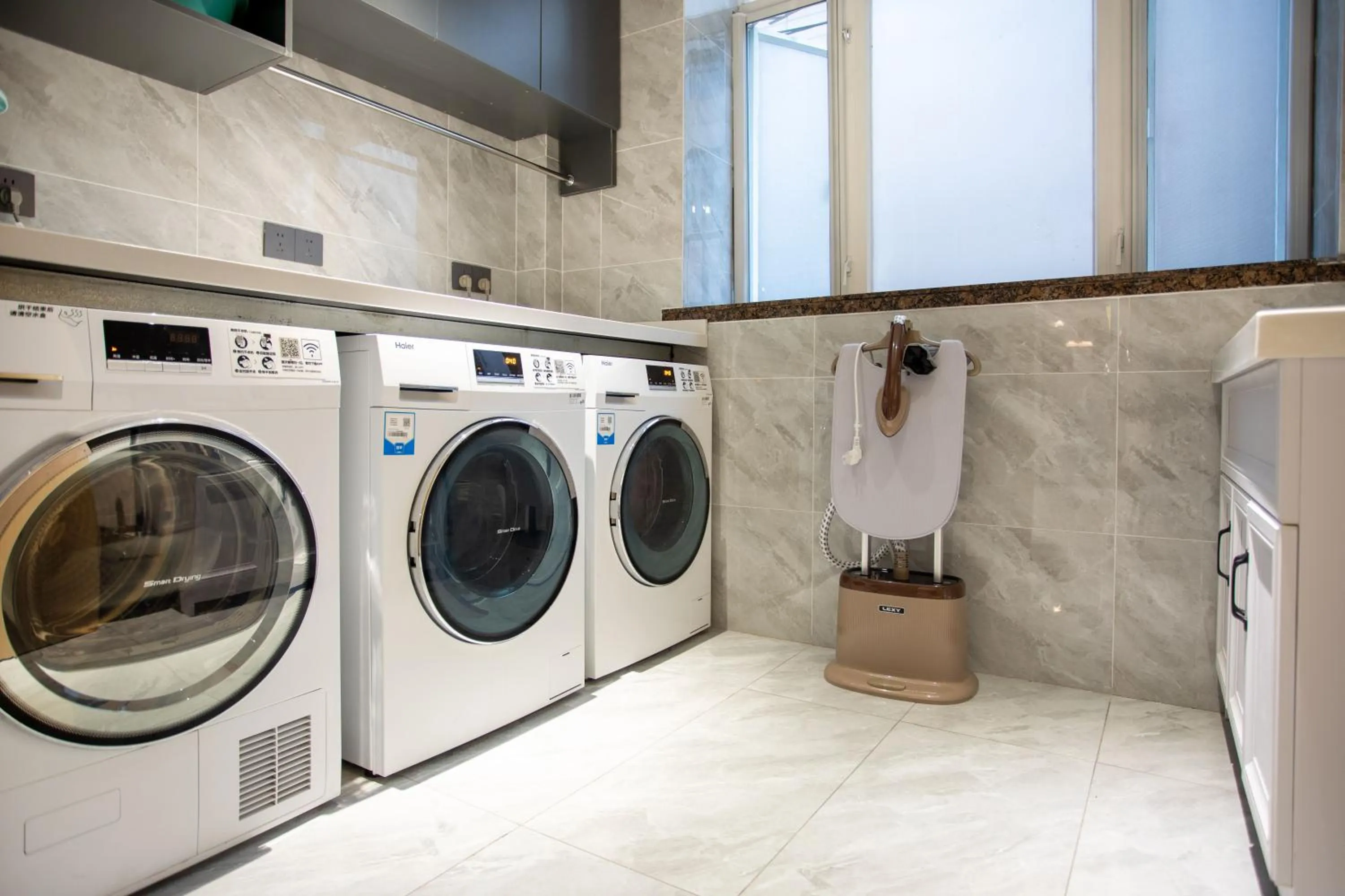 washing machine in VX Hotel Shanghai Yixian Road Dabaishu