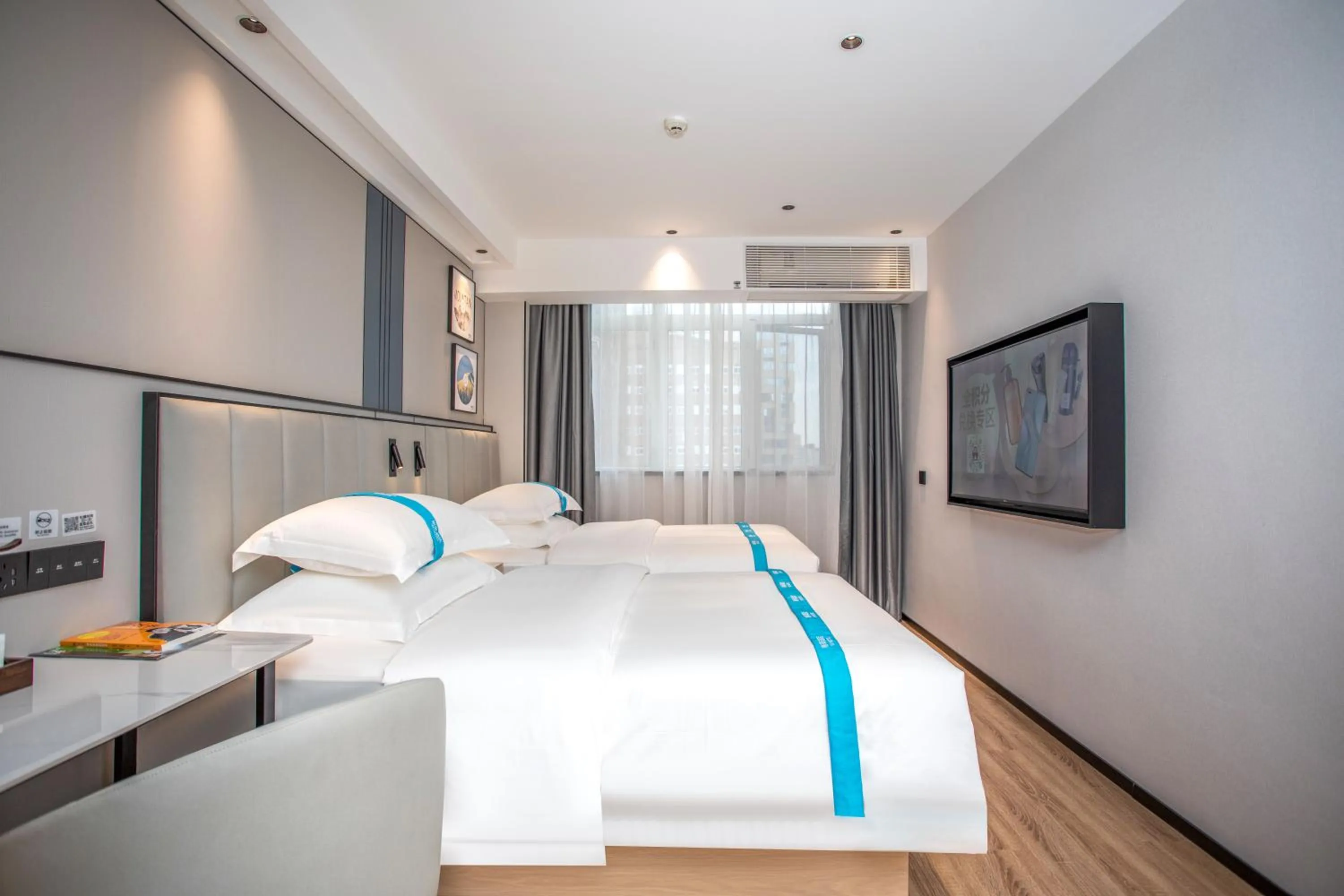 Bed in VX Hotel Shanghai Yixian Road Dabaishu