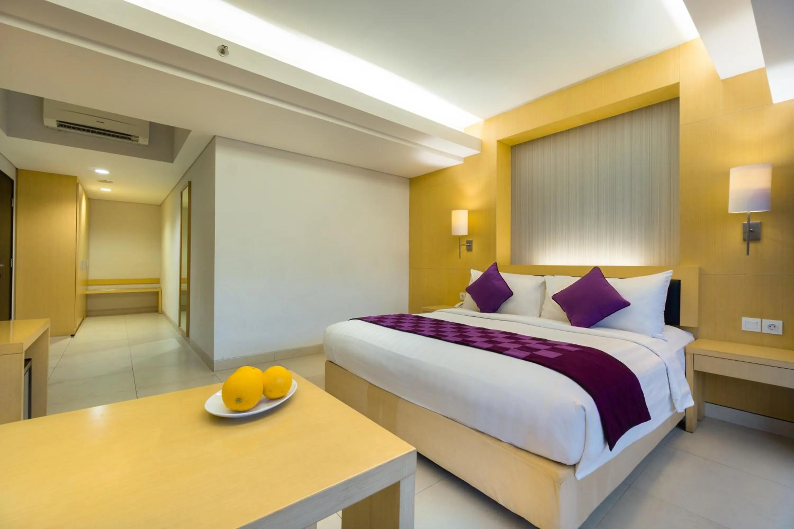 Bed in Quest Hotel Kuta by ASTON