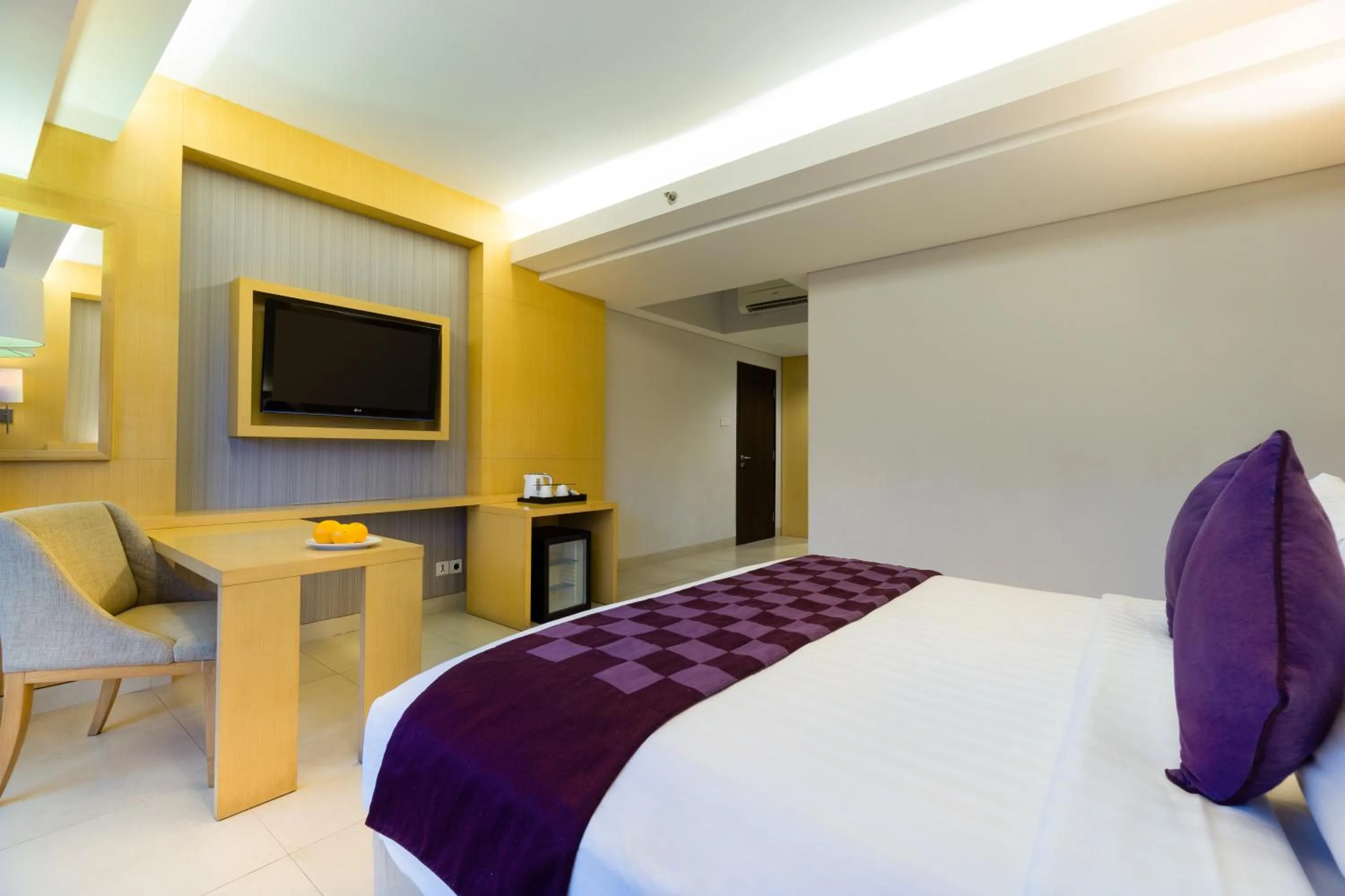 Bed in Quest Hotel Kuta by ASTON