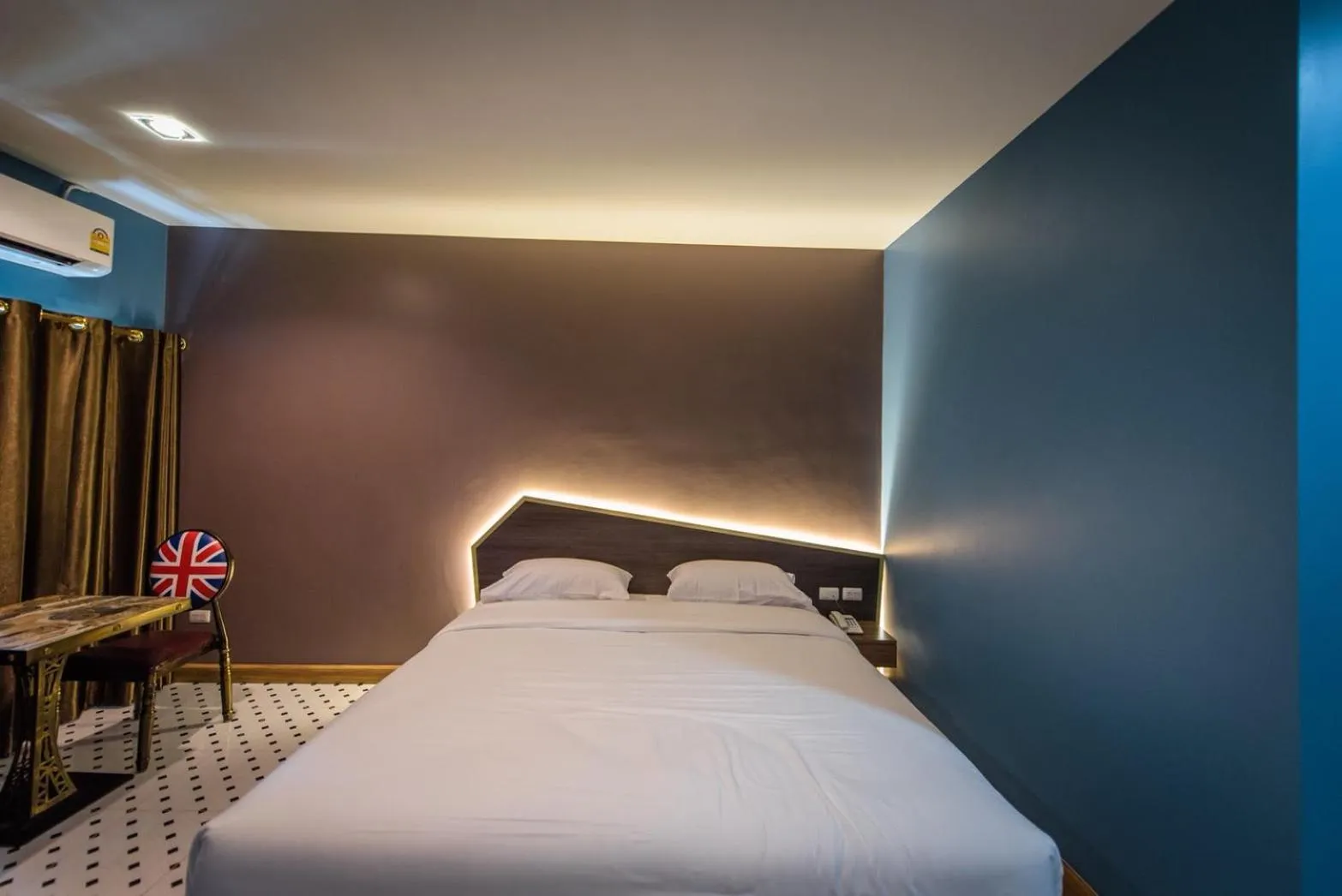 Bed in The Feeling Hotel