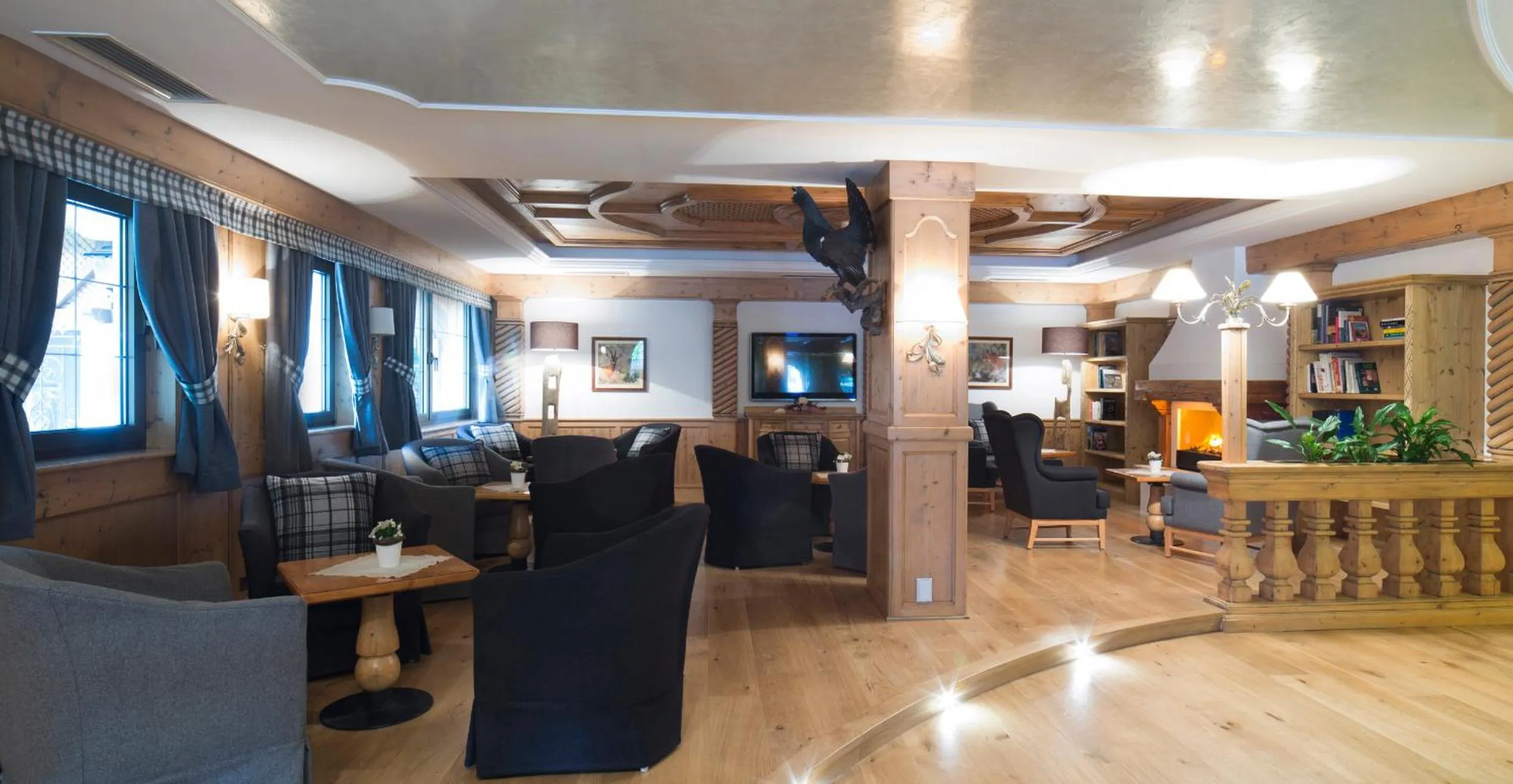 Communal lounge/ TV room in Sport Hotel Majarè