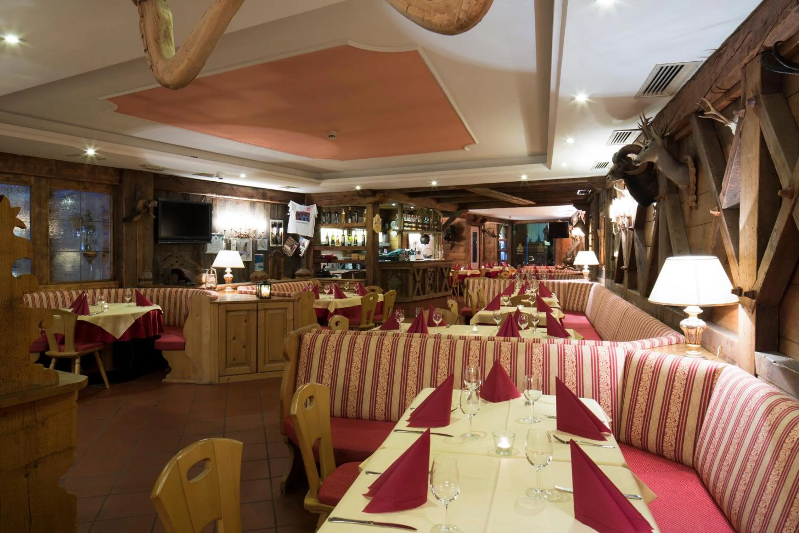 Restaurant/places to eat in Sport Hotel Majarè