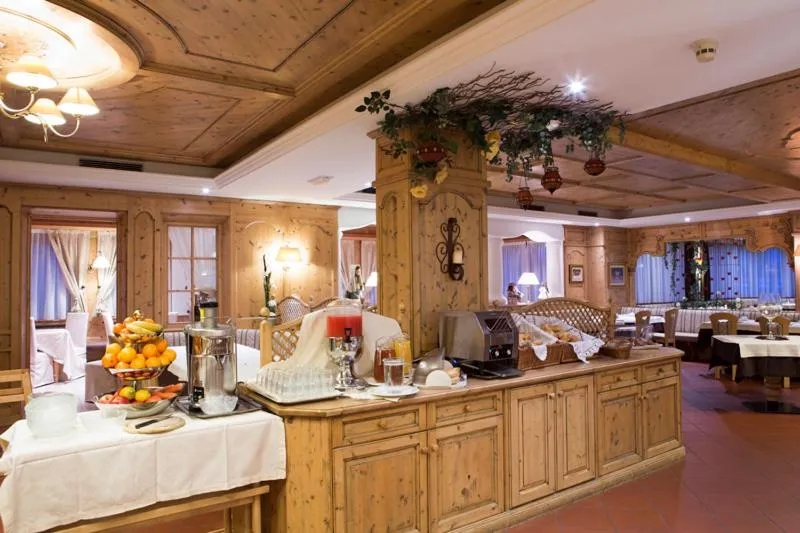 Restaurant/places to eat in Sport Hotel Majarè