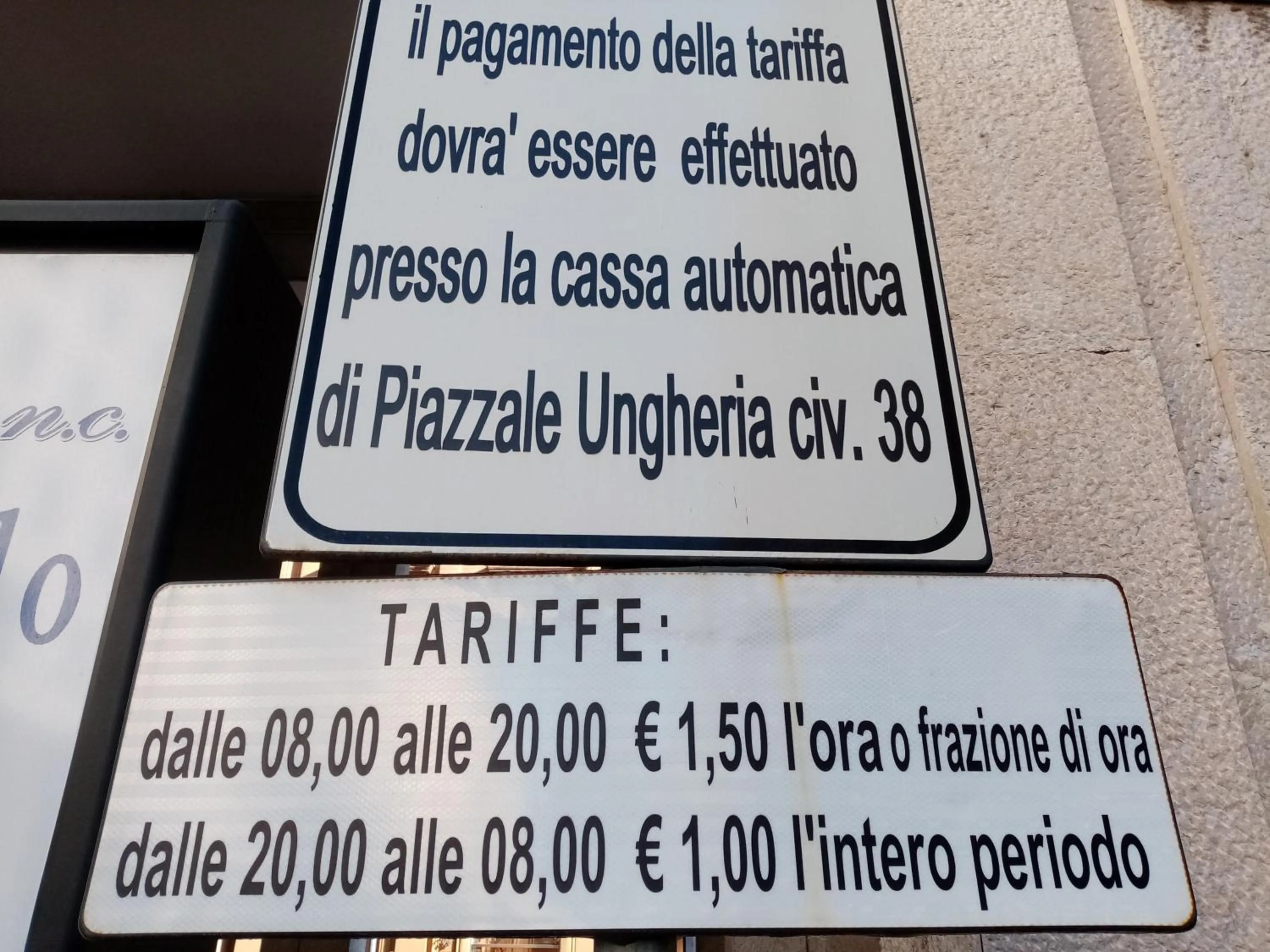 Area and facilities in Ariston Petit Hotel