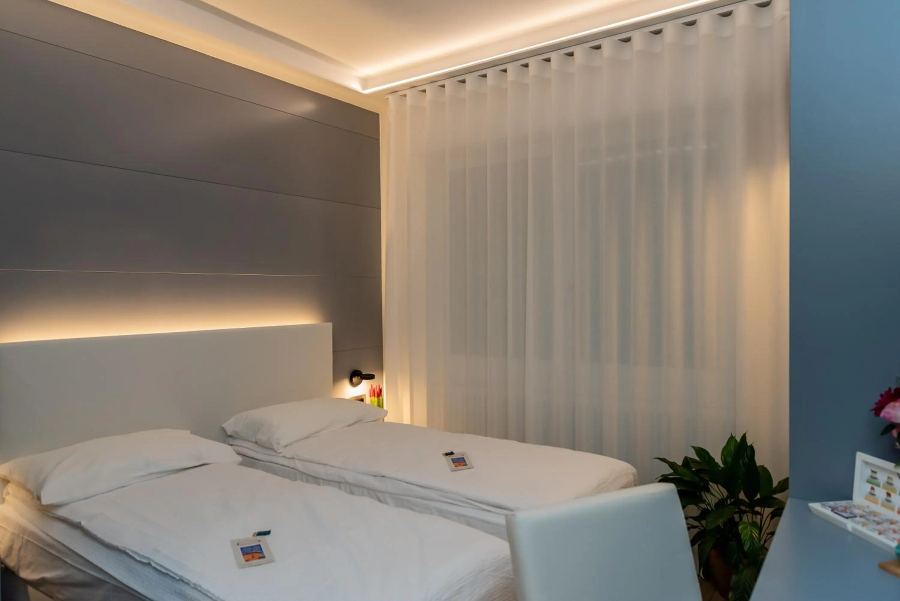 Bedroom, Bed in Hotel Shangri-La