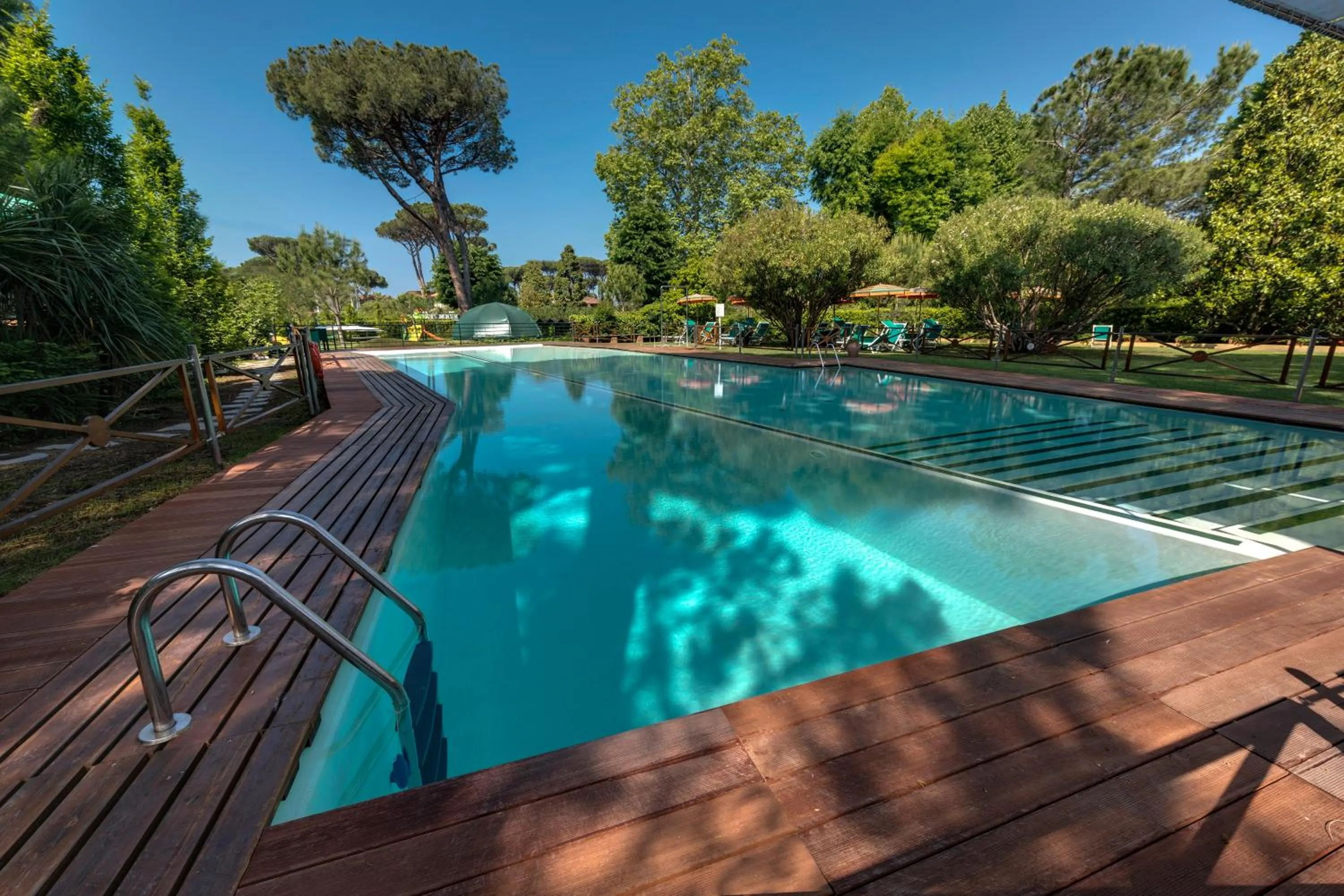 Swimming pool in Hermitage Hotel & Resort Forte dei Marmi - Starhotels Collezione