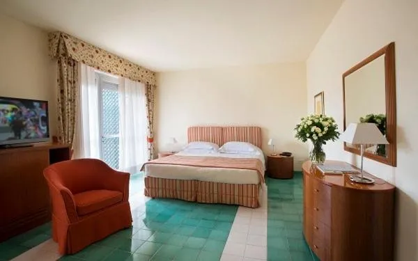 Photo of the whole room, Bed in Hermitage Hotel & Resort Forte dei Marmi - Starhotels Collezione