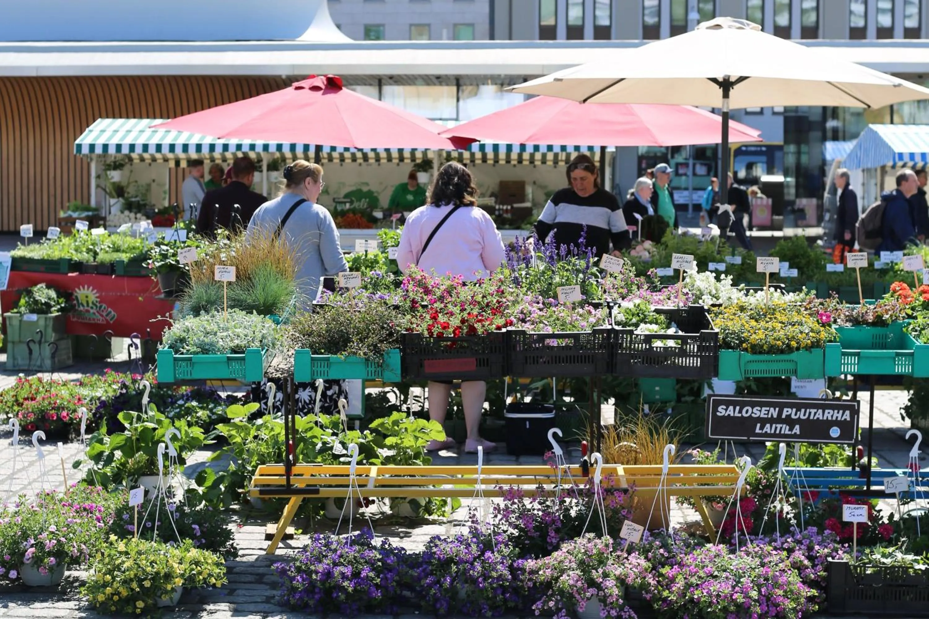 People in Solo Sokos Hotel Turun Seurahuone