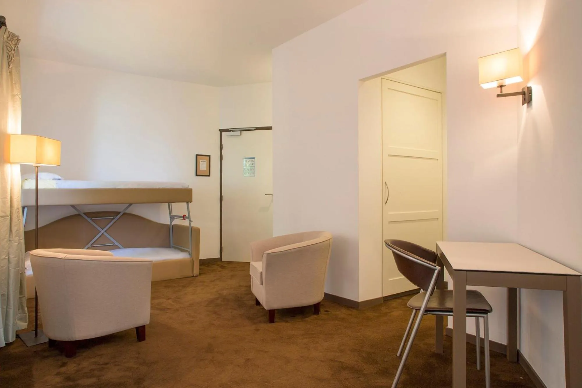 Bed in Clos de Vallombreuse, The Originals Relais