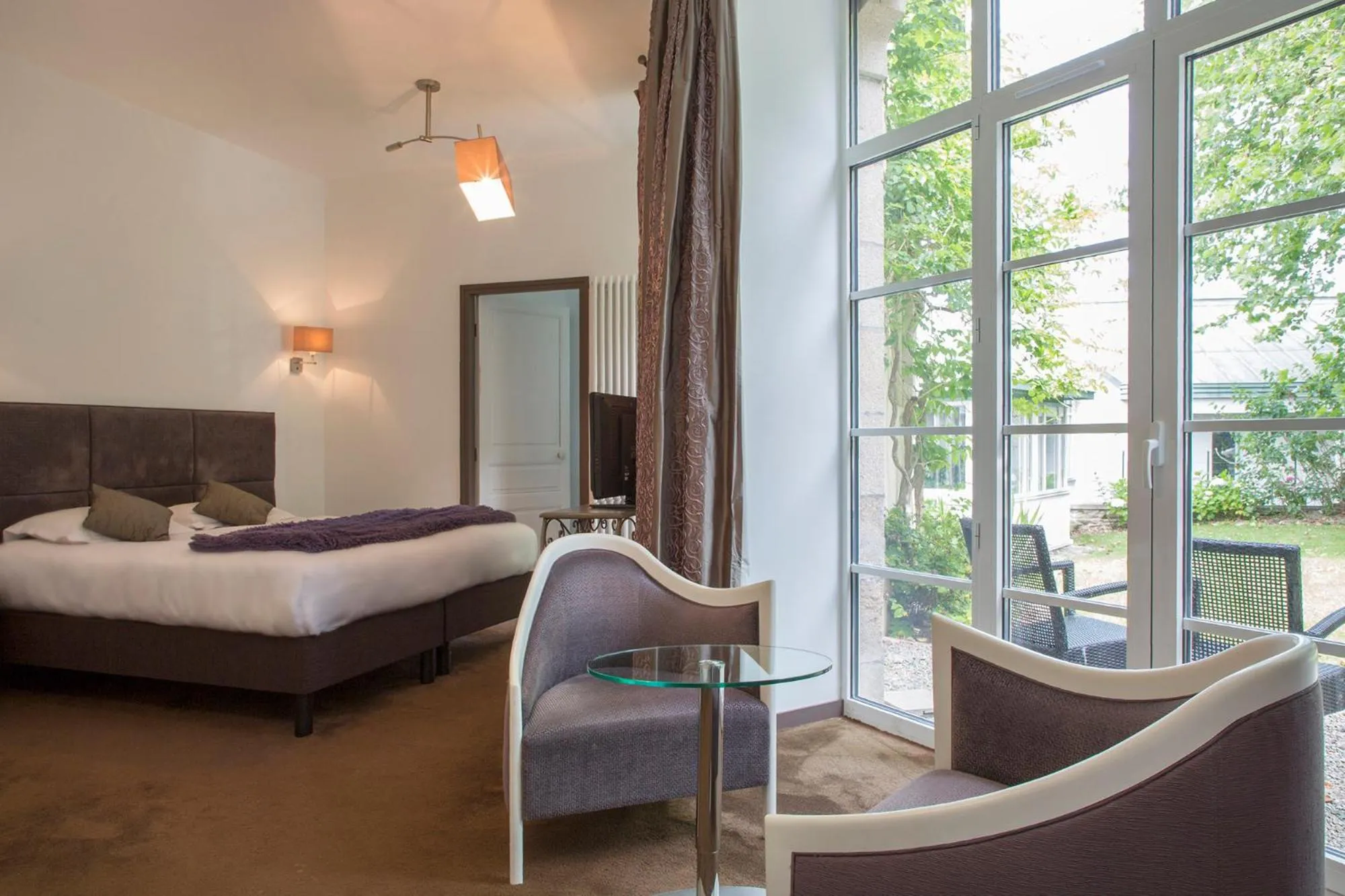 Bed in Clos de Vallombreuse, The Originals Relais