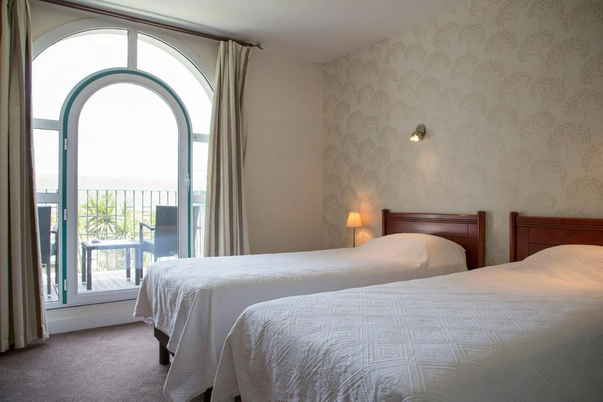 Bed in Clos de Vallombreuse, The Originals Relais