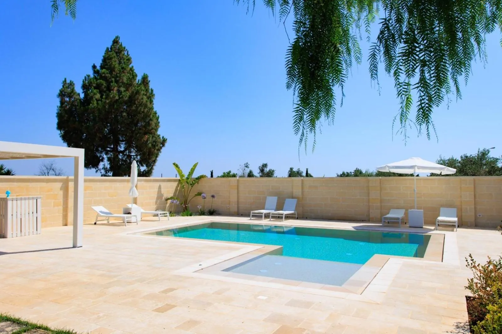 Swimming pool in Il Giardino di Jo