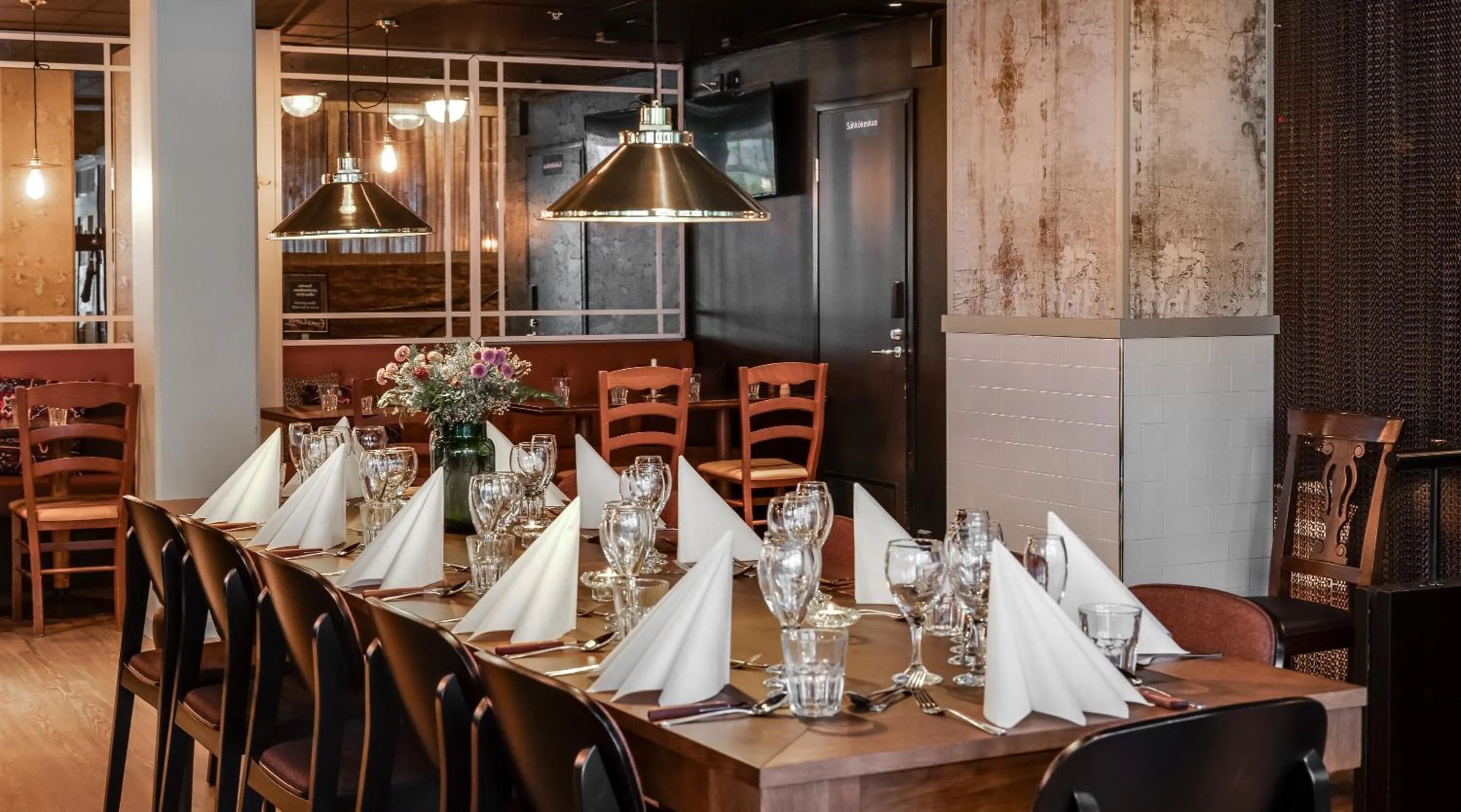 Restaurant/places to eat in Original Sokos Hotel Arina Oulu